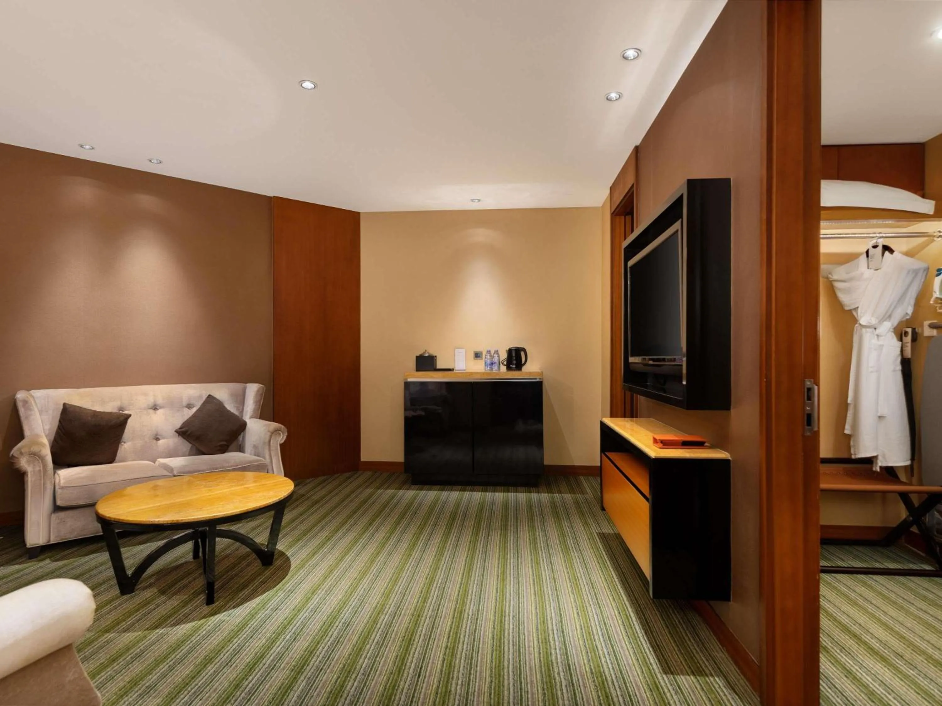 Bedroom, Bed in Pullman Dongguan Changan