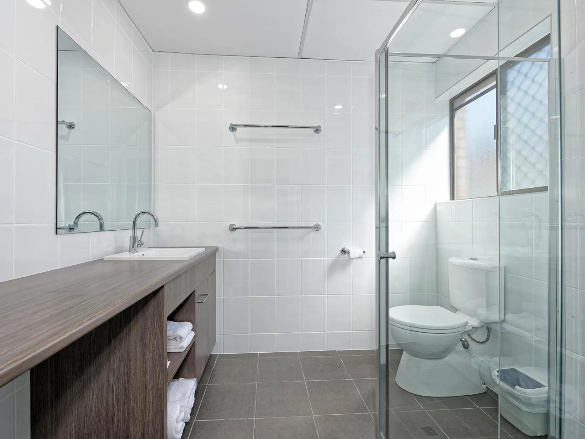 Bathroom in Chalet Motor Inn