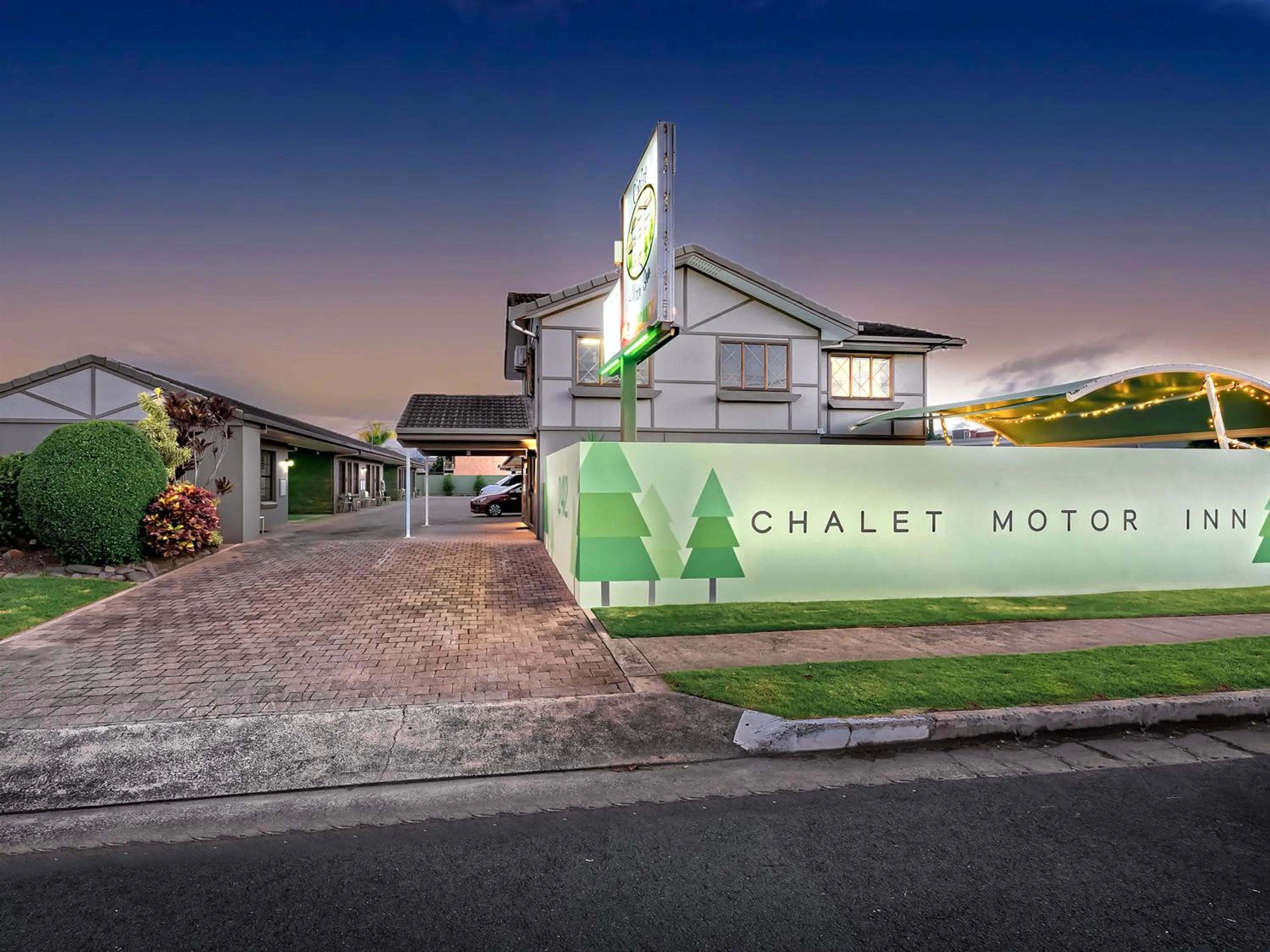 Property building in Chalet Motor Inn