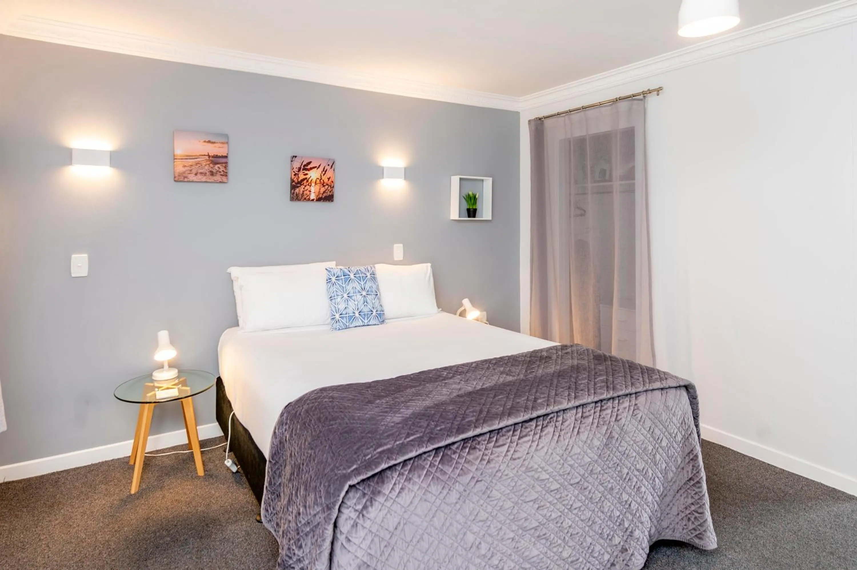 Bed in Kings Court Motel