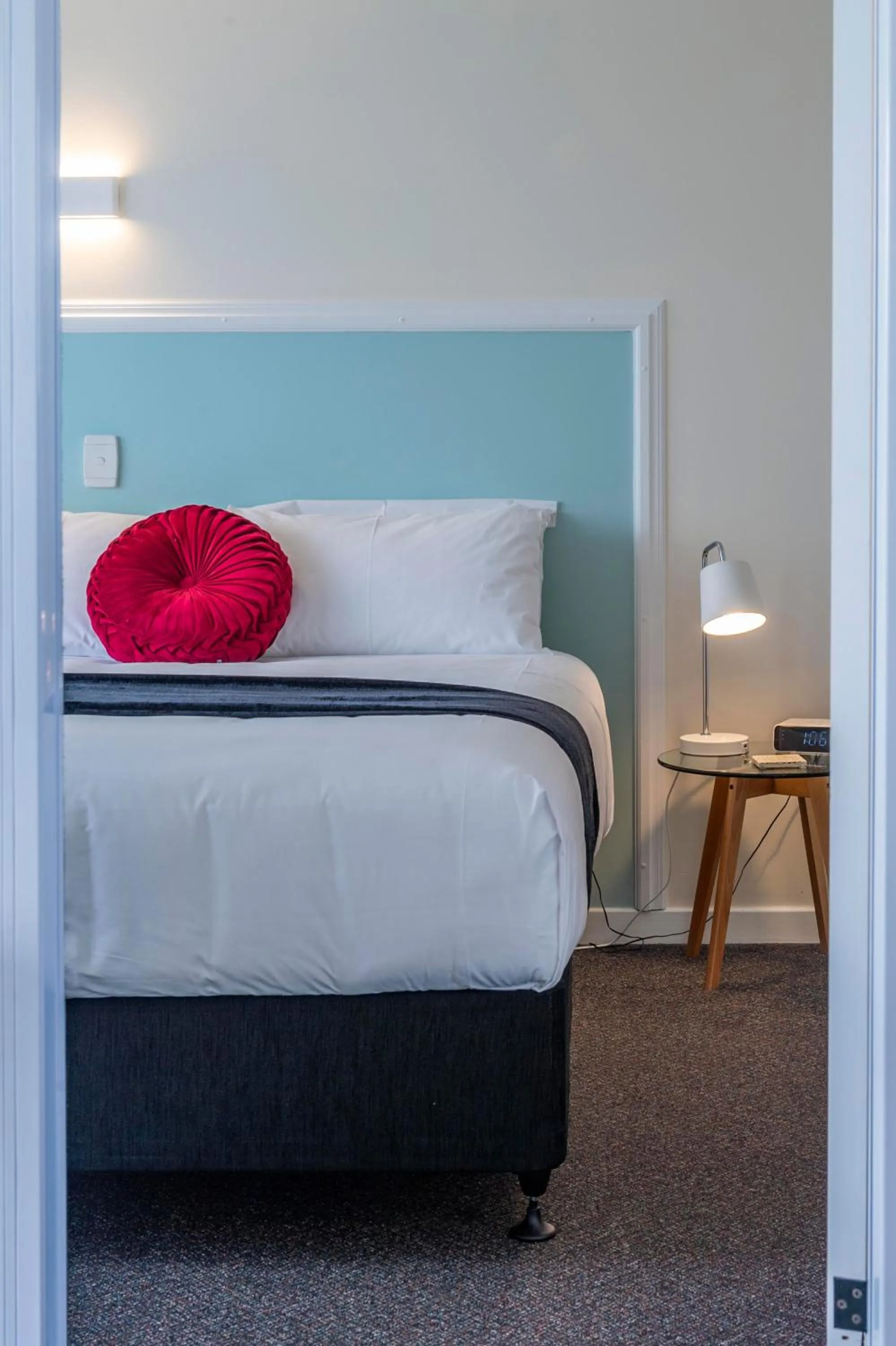 Bed in Kings Court Motel