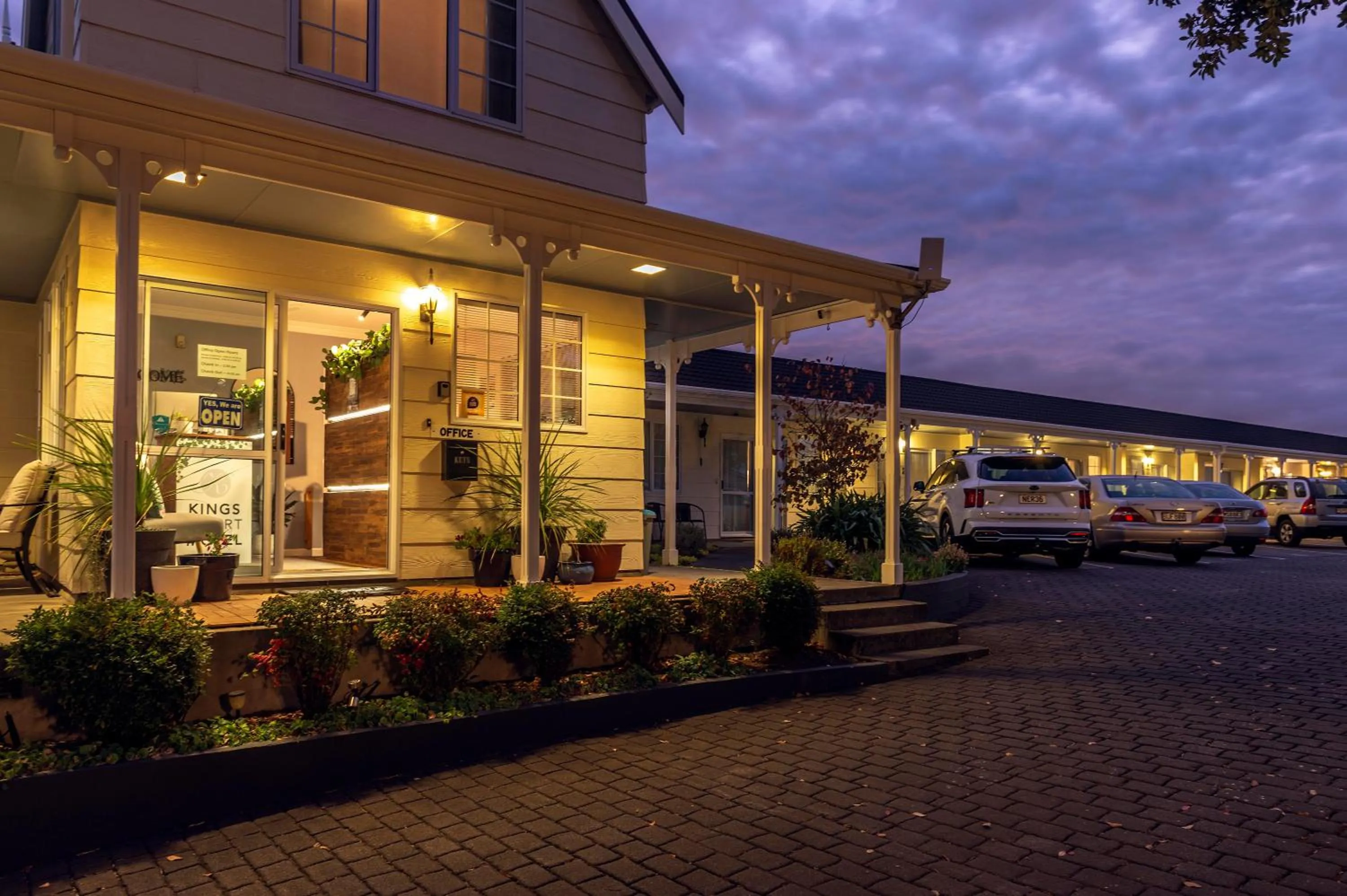 Lobby or reception in Kings Court Motel