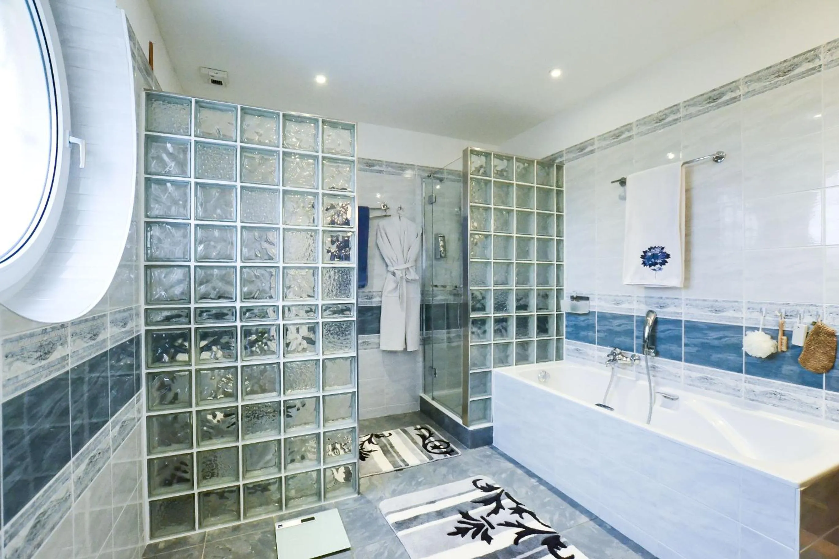 Shower in B&B "Villa Fink"