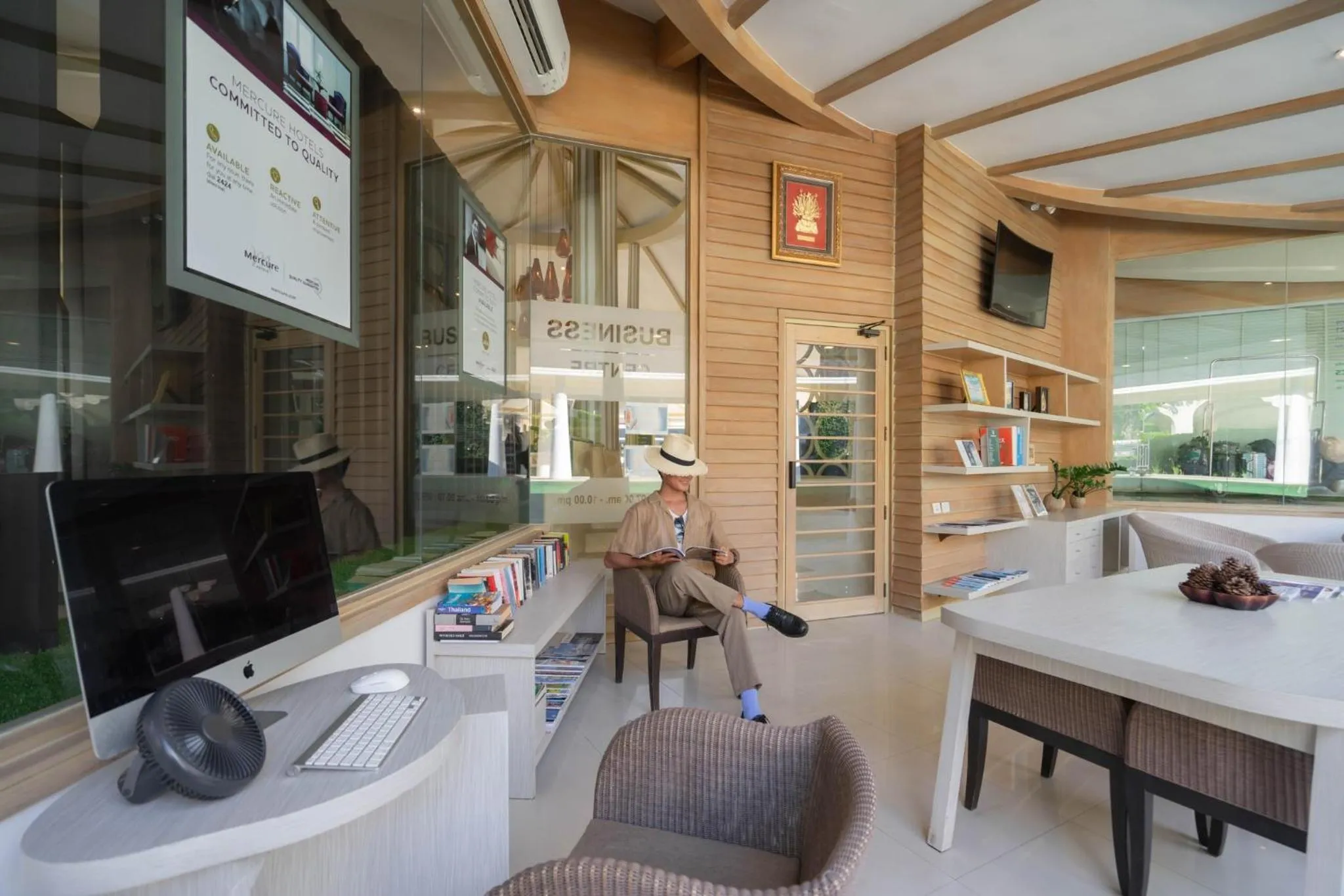 Communal lounge/ TV room in Mercure Koh Chang Hideaway