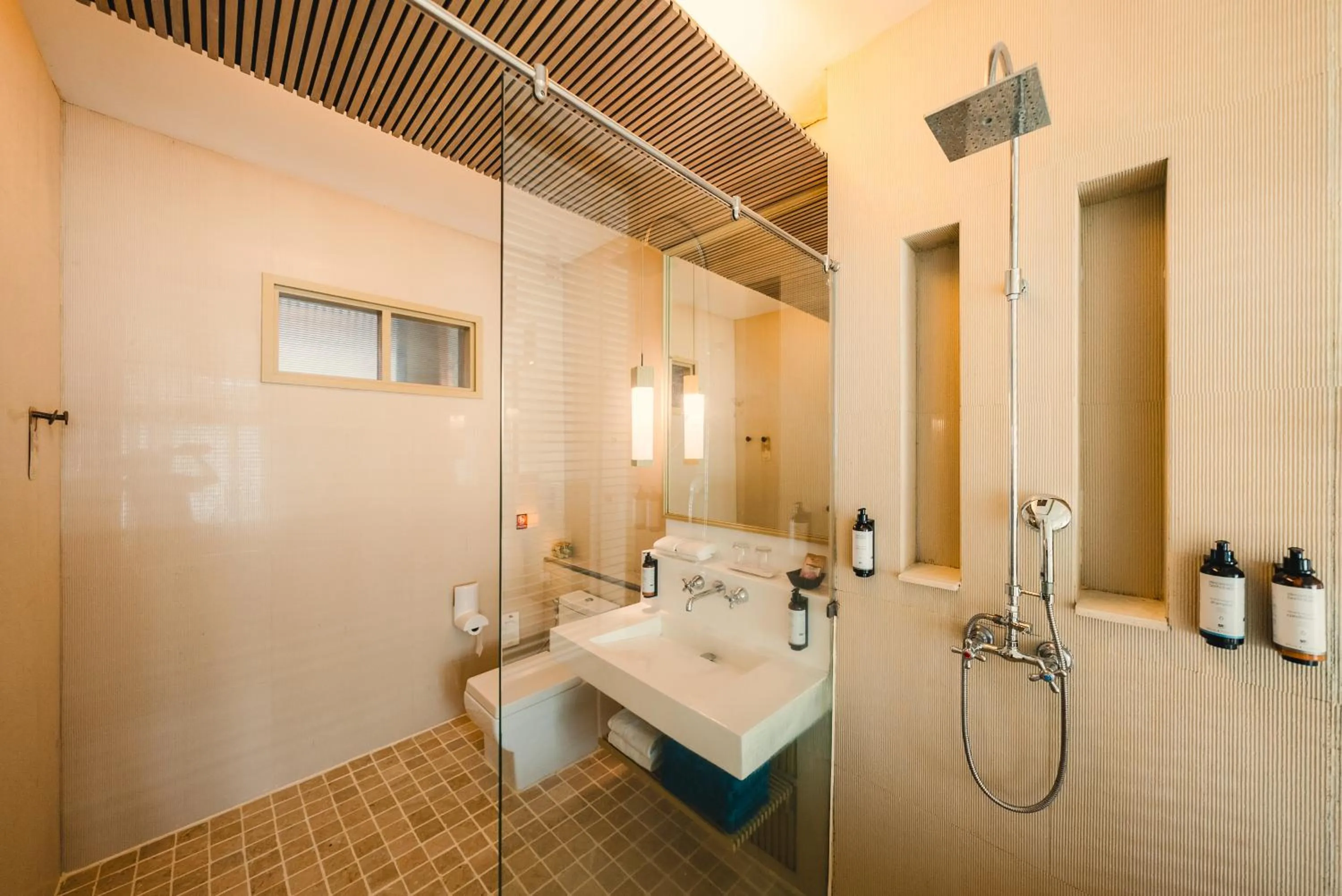 Shower in Mercure Koh Chang Hideaway