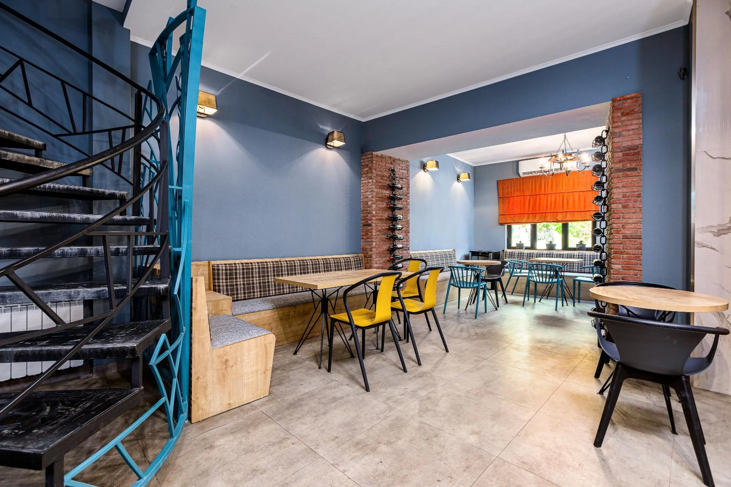 Restaurant/places to eat in Kope Palace