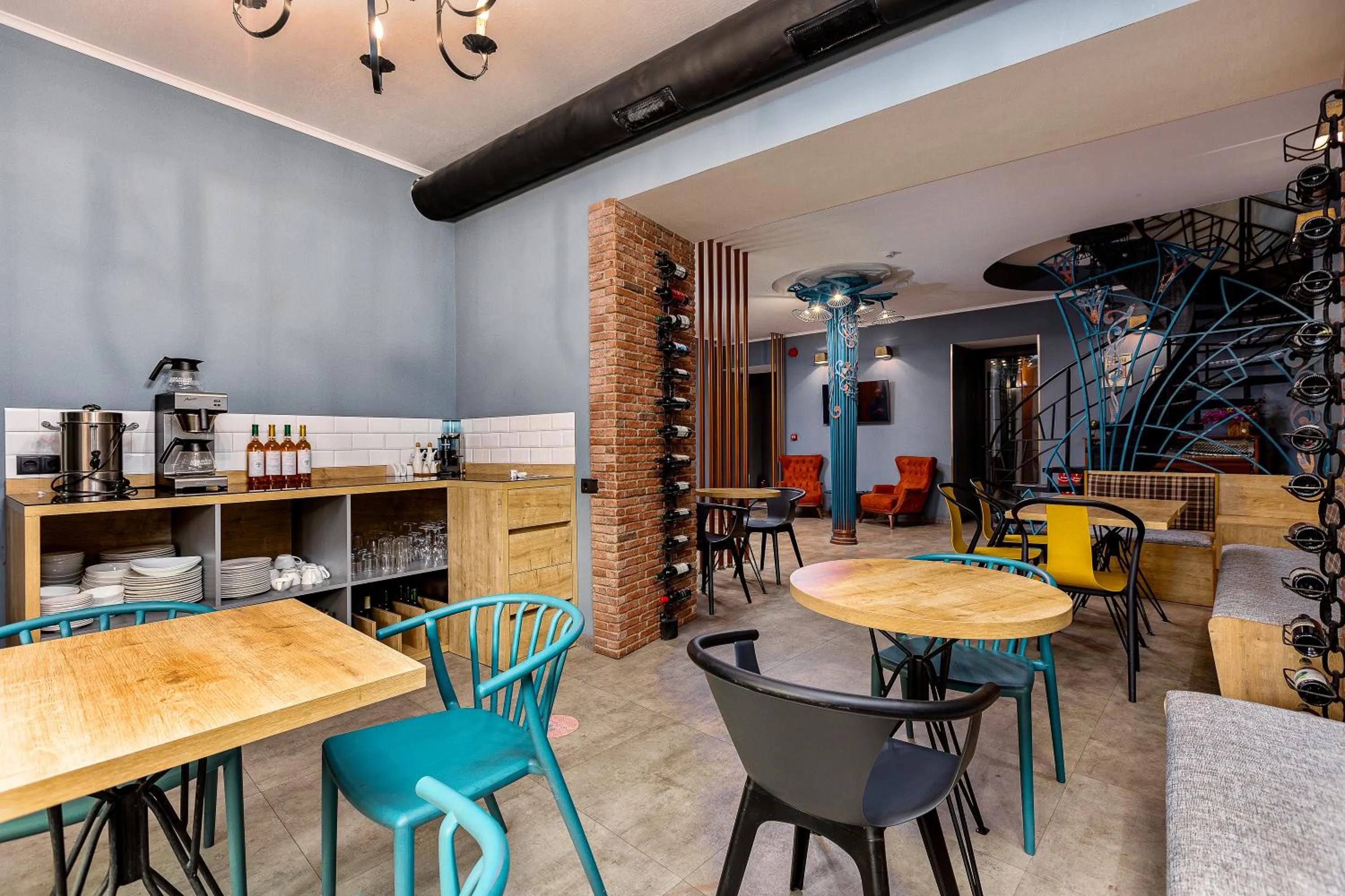 Restaurant/places to eat in Kope Palace