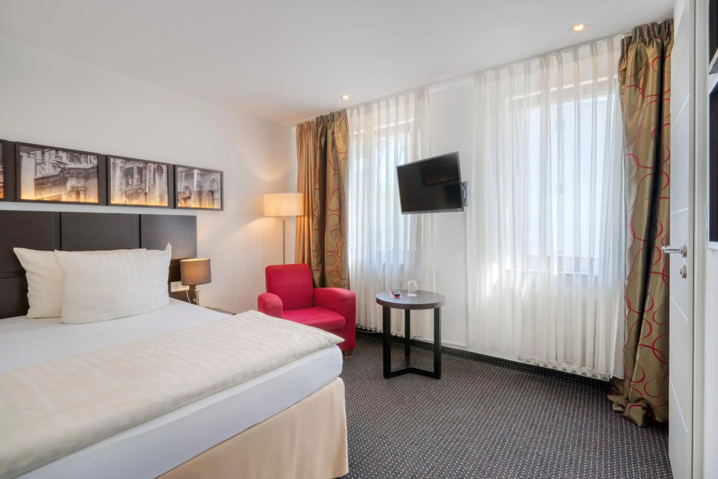 Standard Single Room in Waldhotel Standard Single Room in Waldhotel