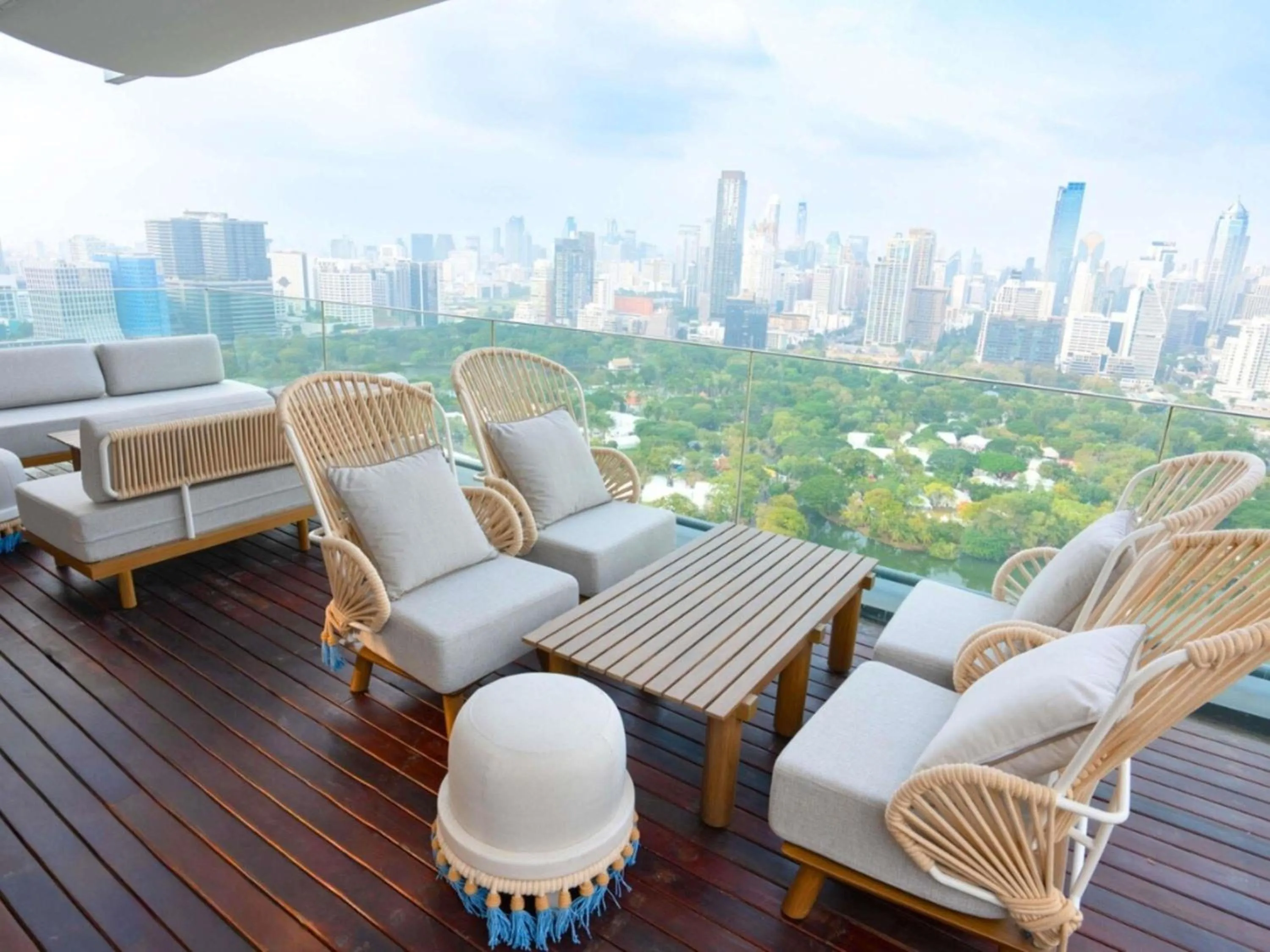 Restaurant/places to eat in SO/ Bangkok