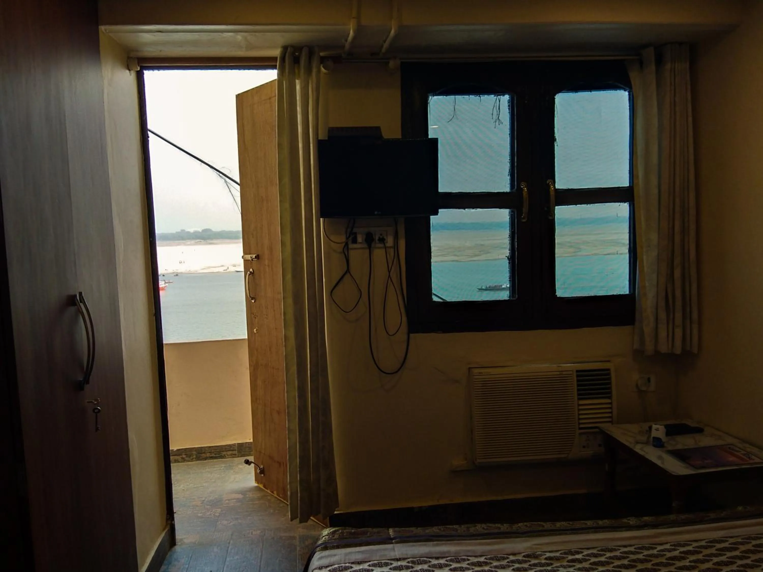 Dwivedi Hotels Palace On Steps