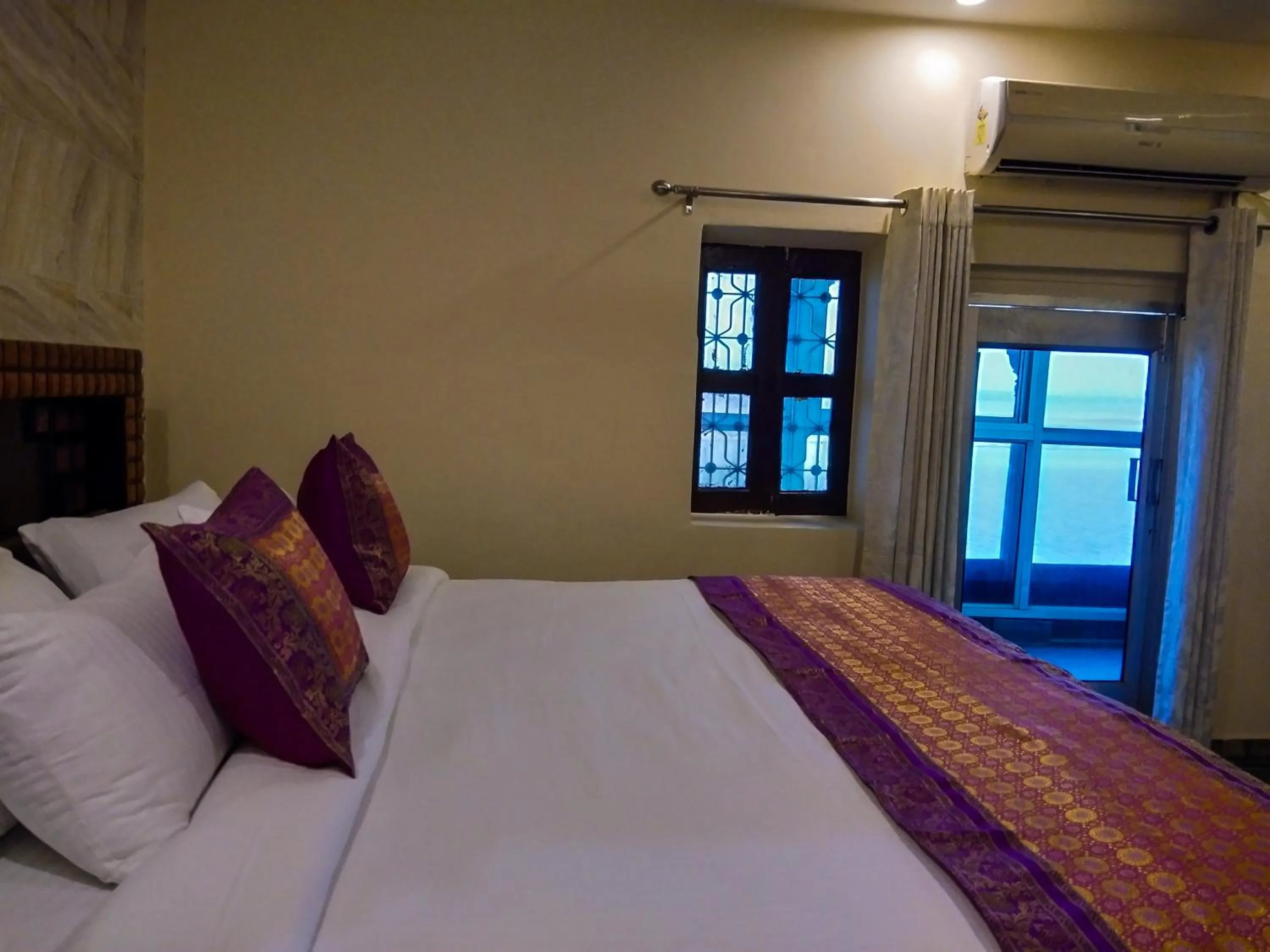 Bed in Dwivedi Hotels Palace On Steps