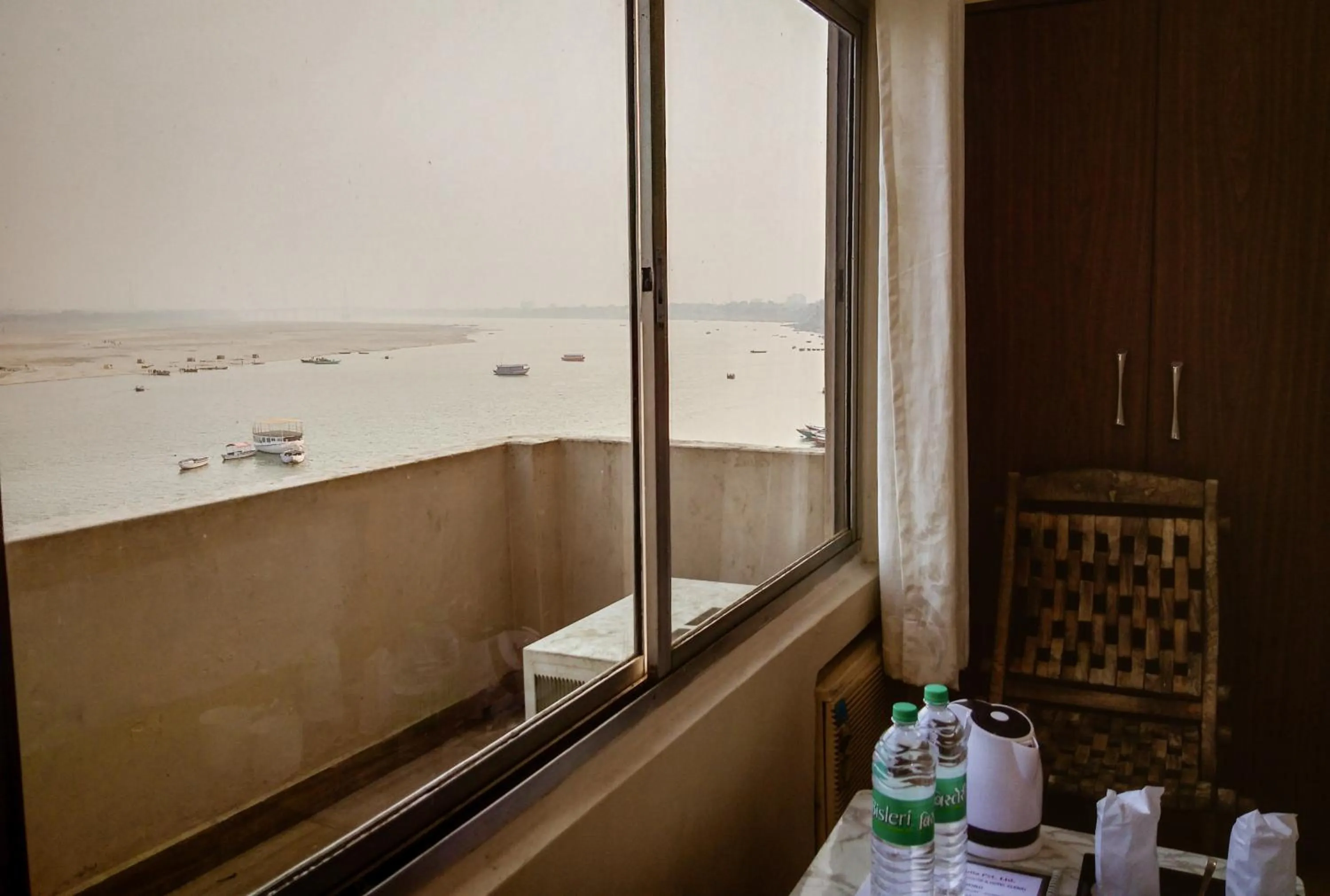 Dwivedi Hotels Palace On Steps