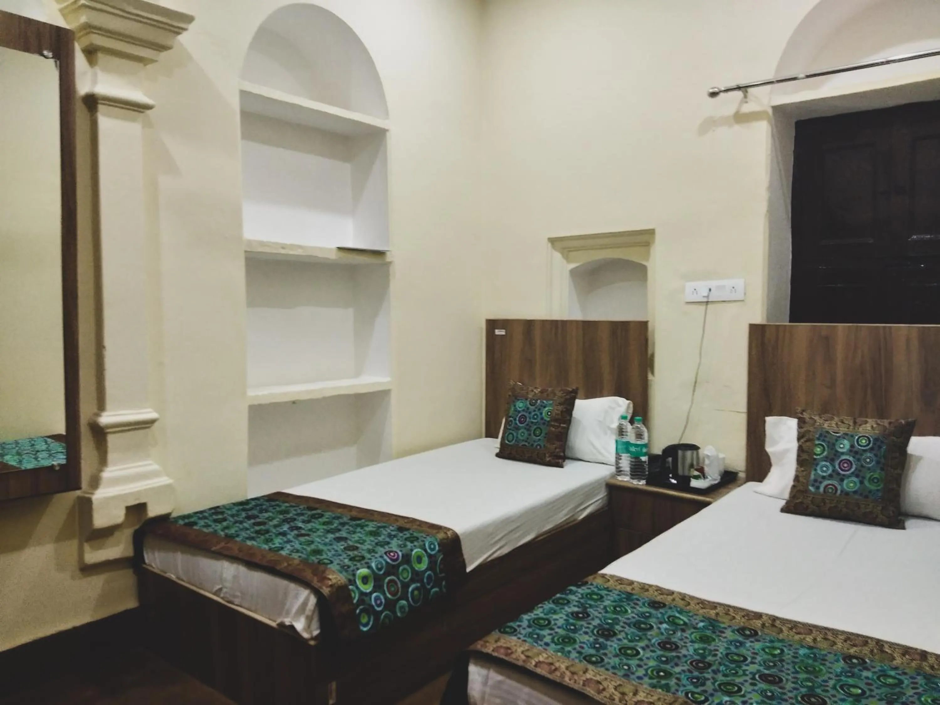 Bed in Dwivedi Hotels Palace On Steps