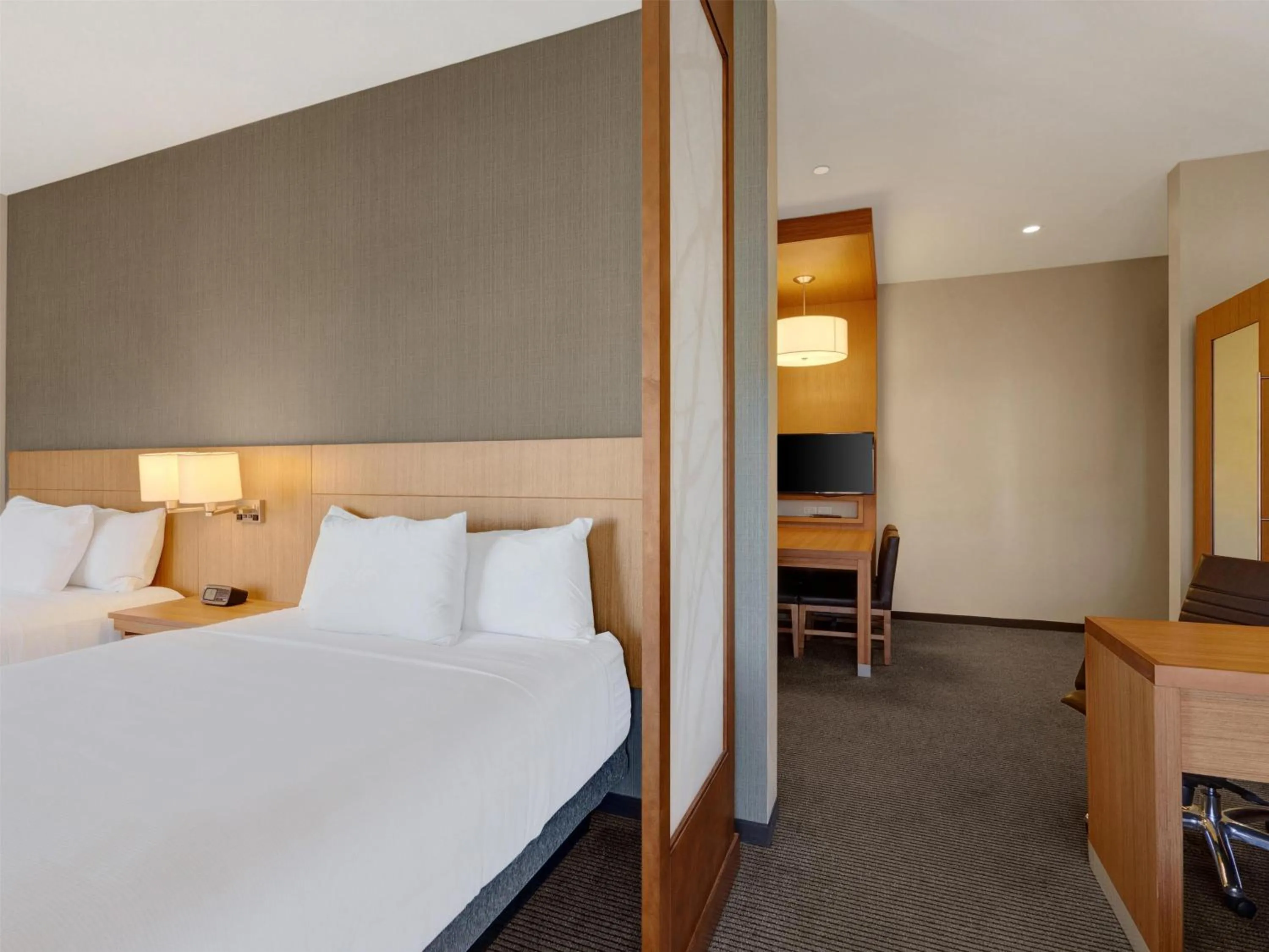 Photo of the whole room, Bed in Hyatt Place Milwaukee Downtown