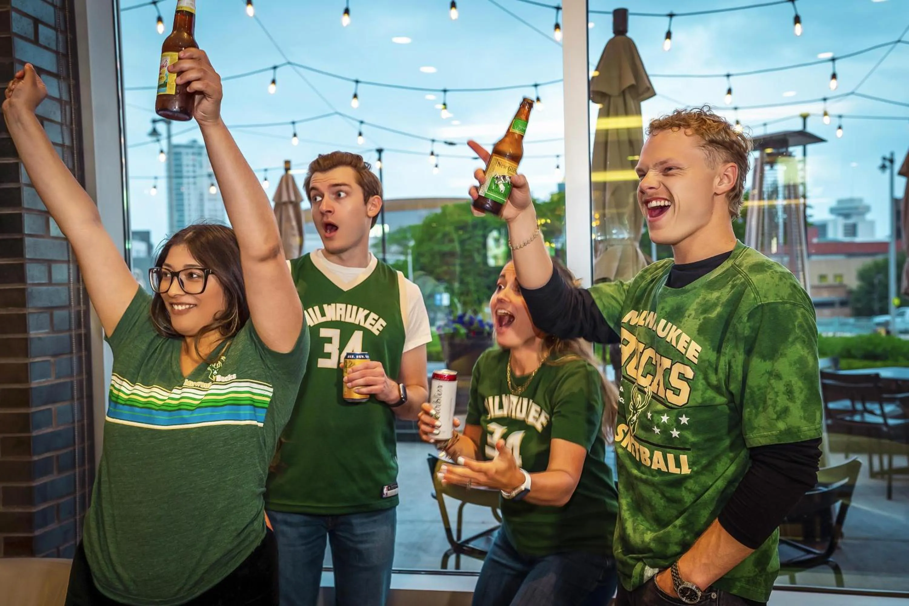 Lounge or bar in Hyatt Place Milwaukee Downtown