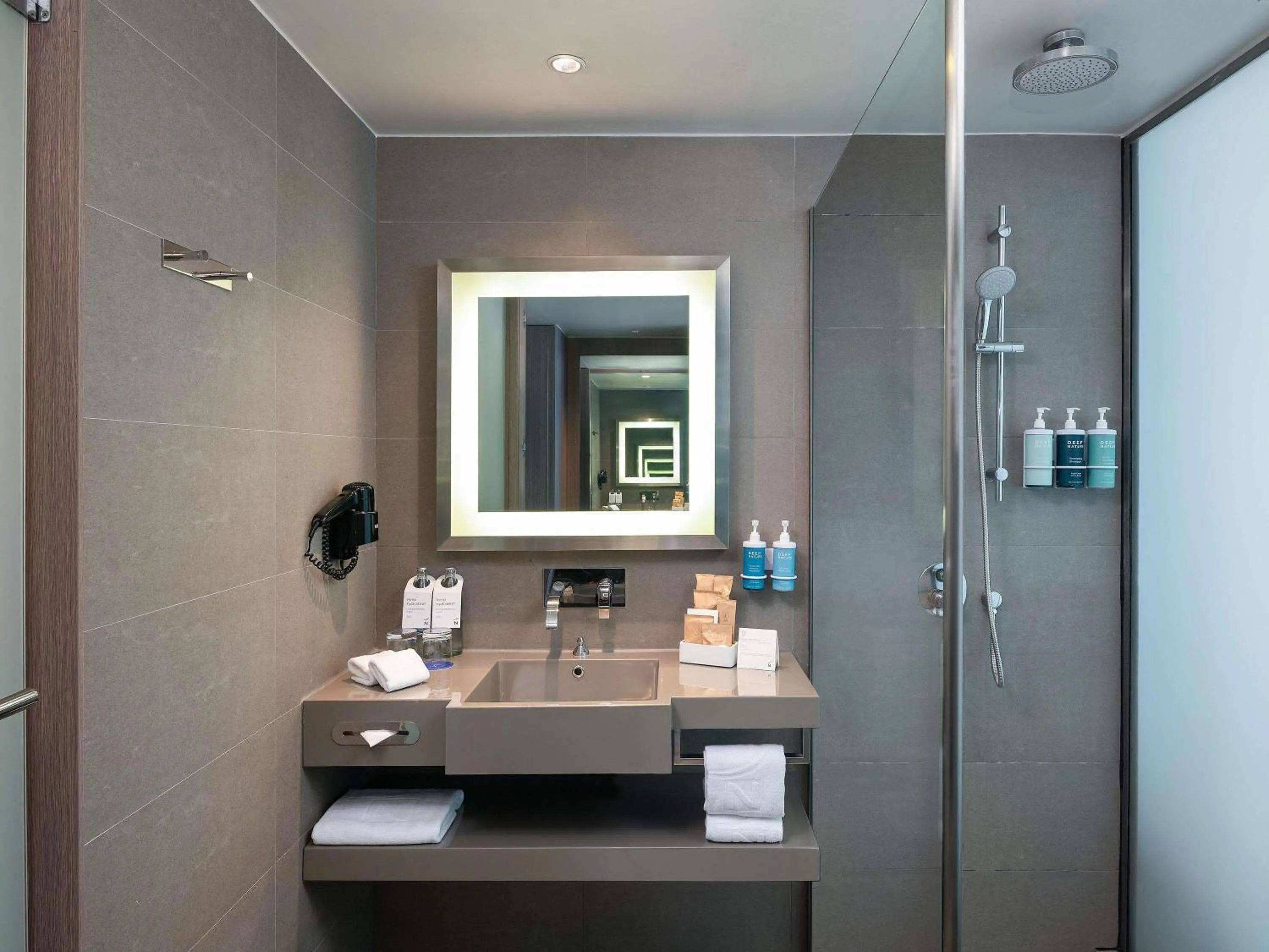 Bedroom in Novotel Bangkok Platinum Pratunam