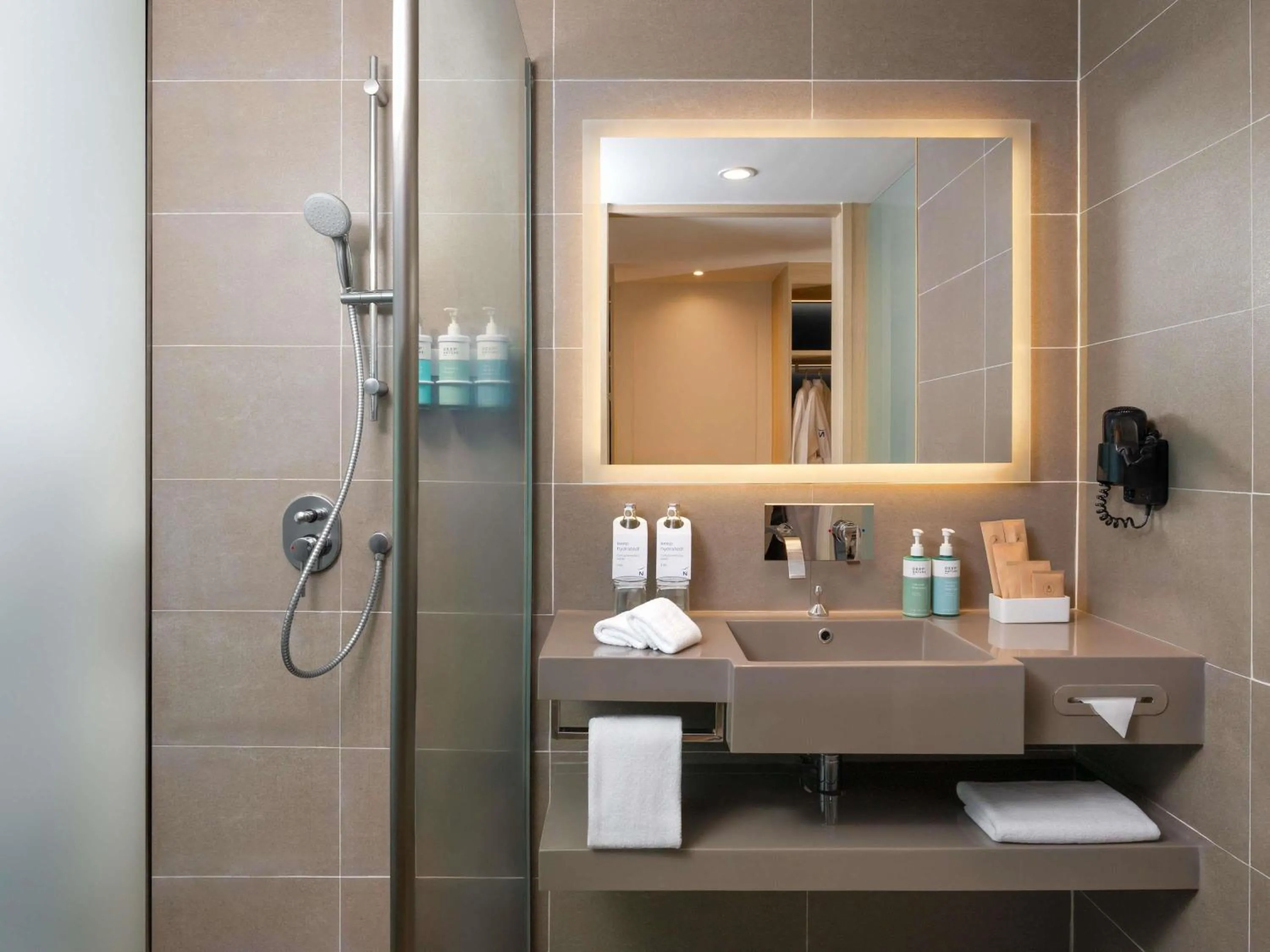 Bedroom in Novotel Bangkok Platinum Pratunam