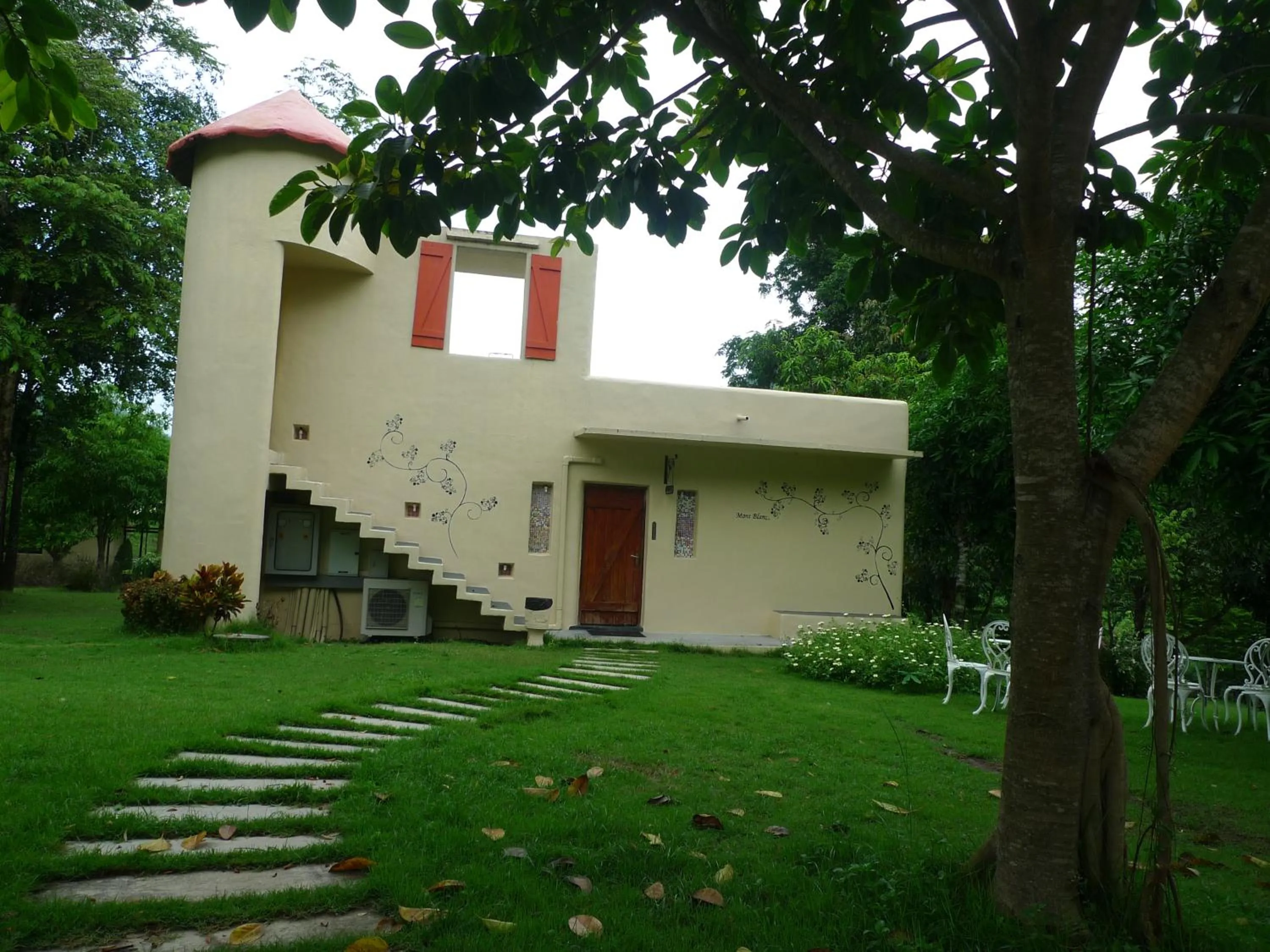 Facade/entrance in Hi-scene Resort