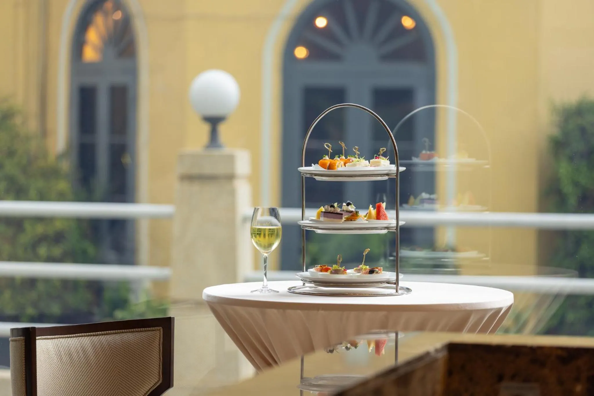 Lounge or bar in Eastin Grand Hotel Sathorn