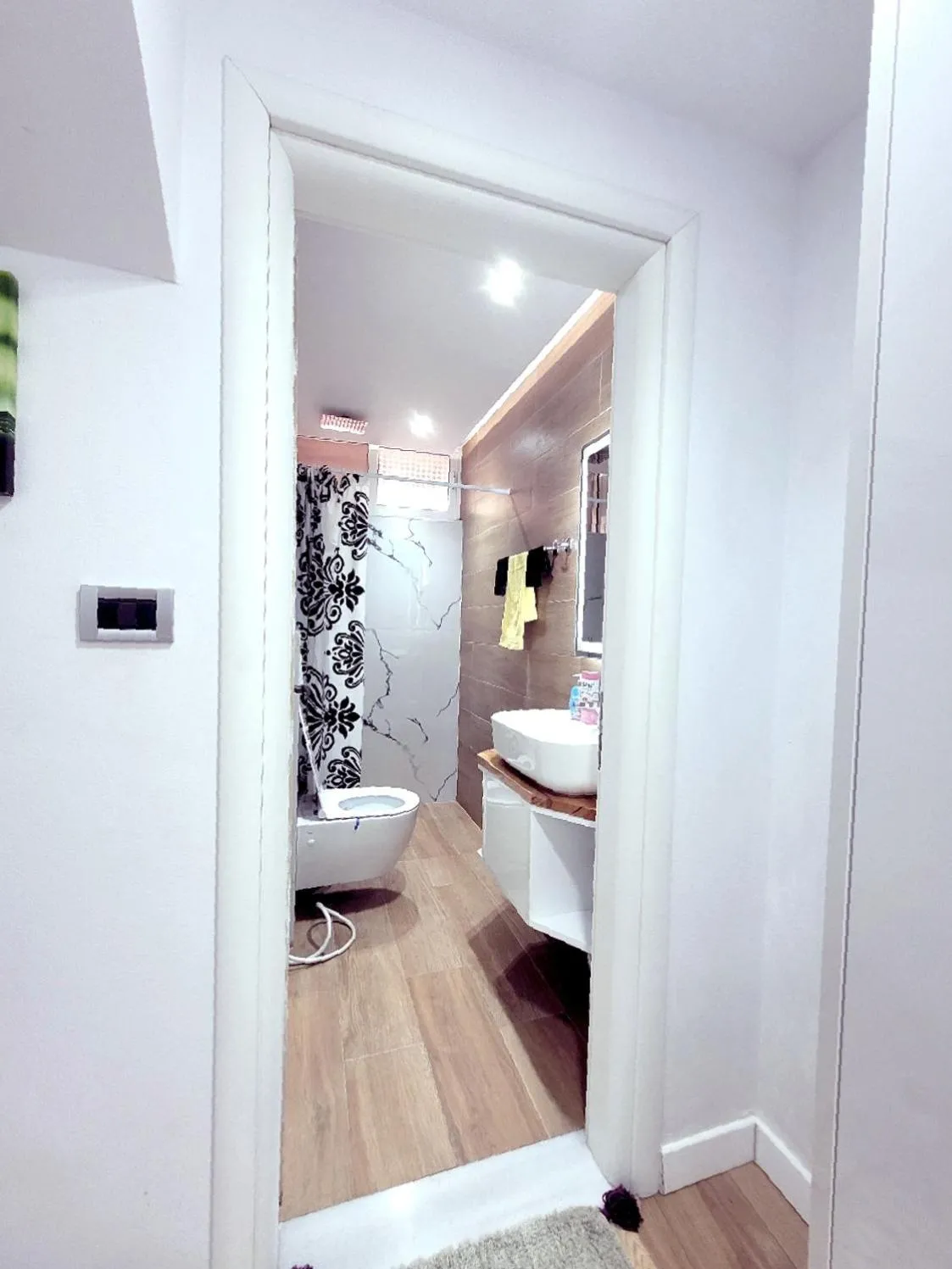 Bathroom, Bed in Loi apartment