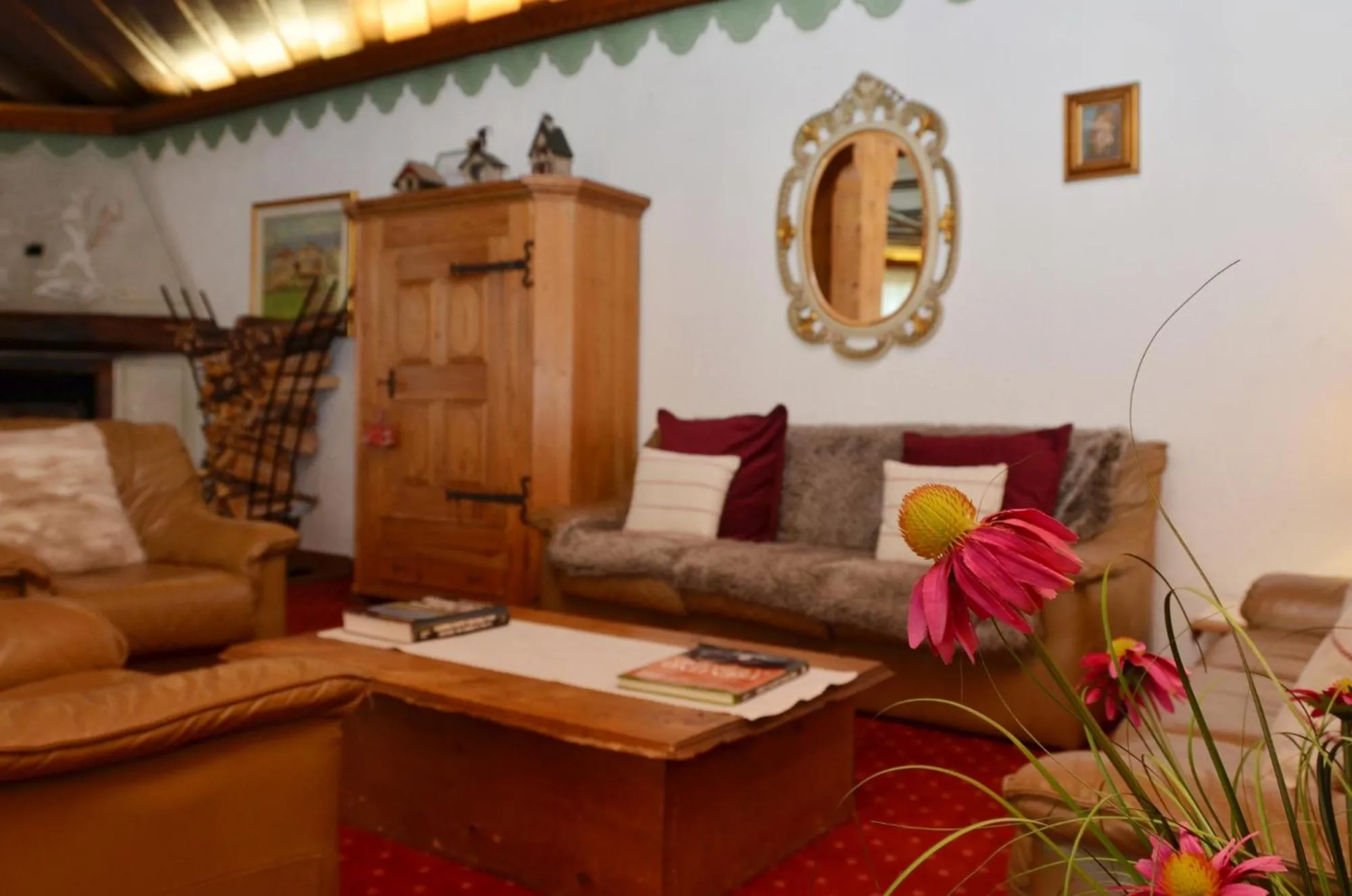 Communal lounge/ TV room in Park Hotel Bellacosta