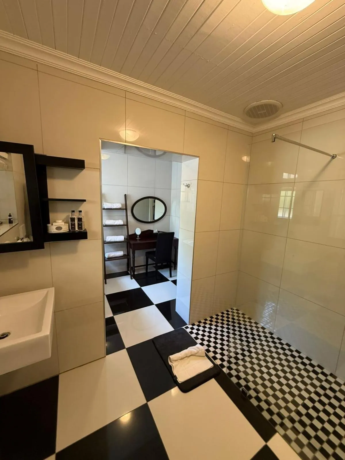 Bathroom in Forest Hall Guest House