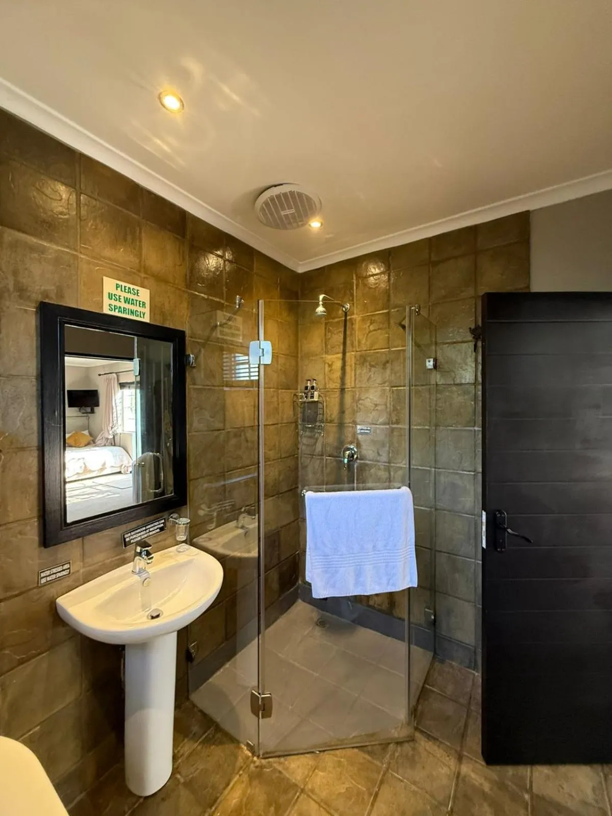 Bathroom in Forest Hall Guest House