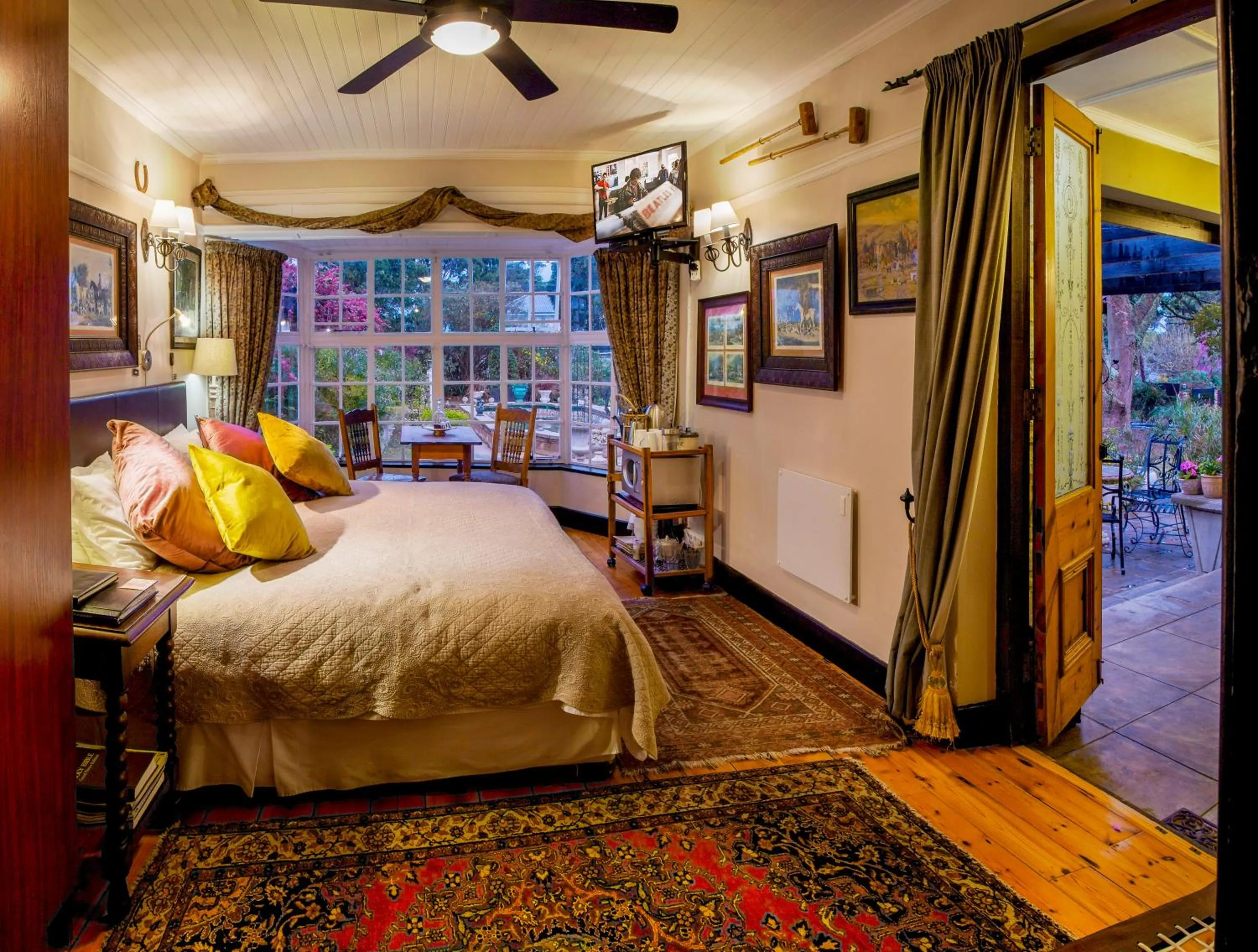 Photo of the whole room, Bed in Forest Hall Guest House