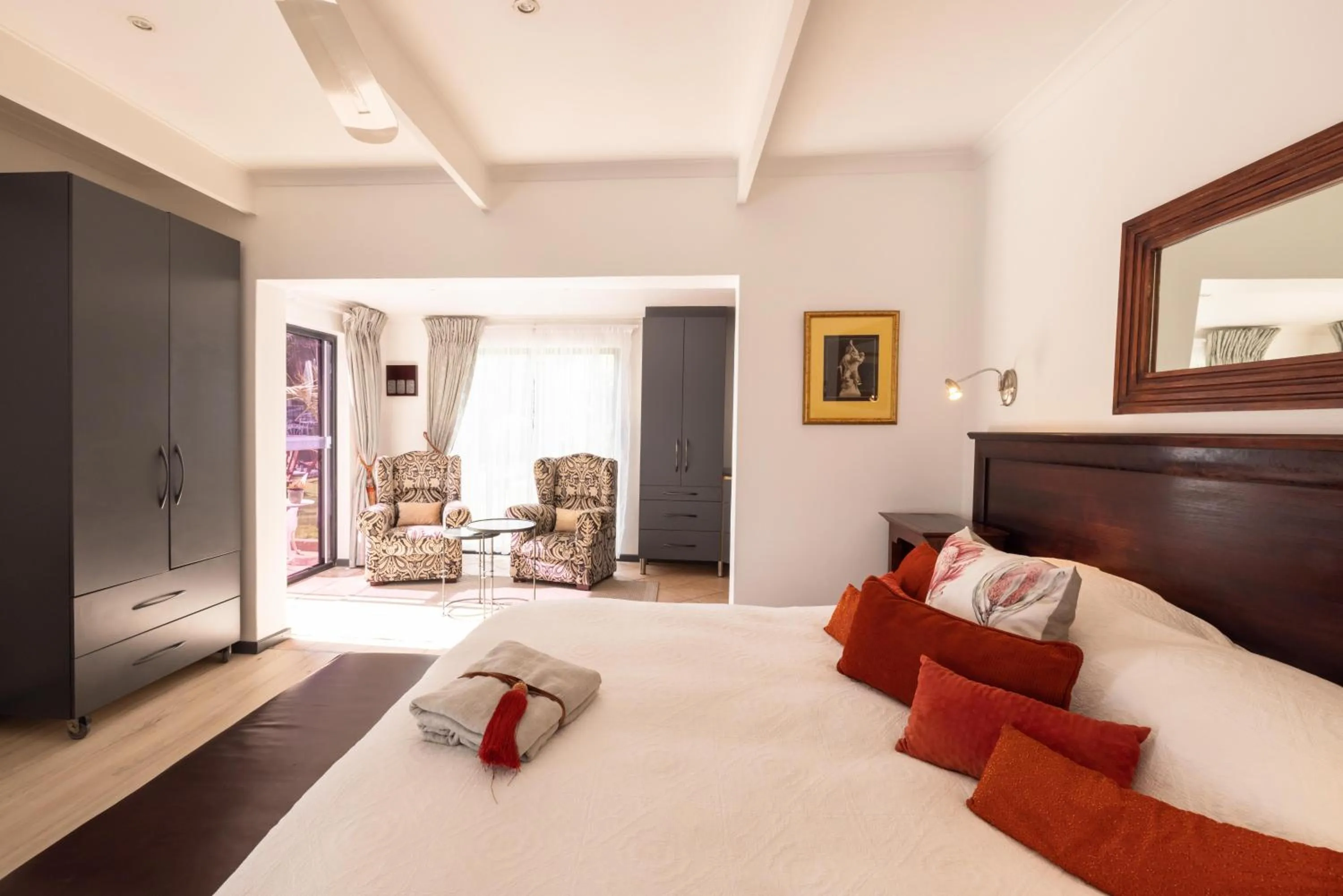 Property building, Bed in Cape Pillars Boutique Hotel