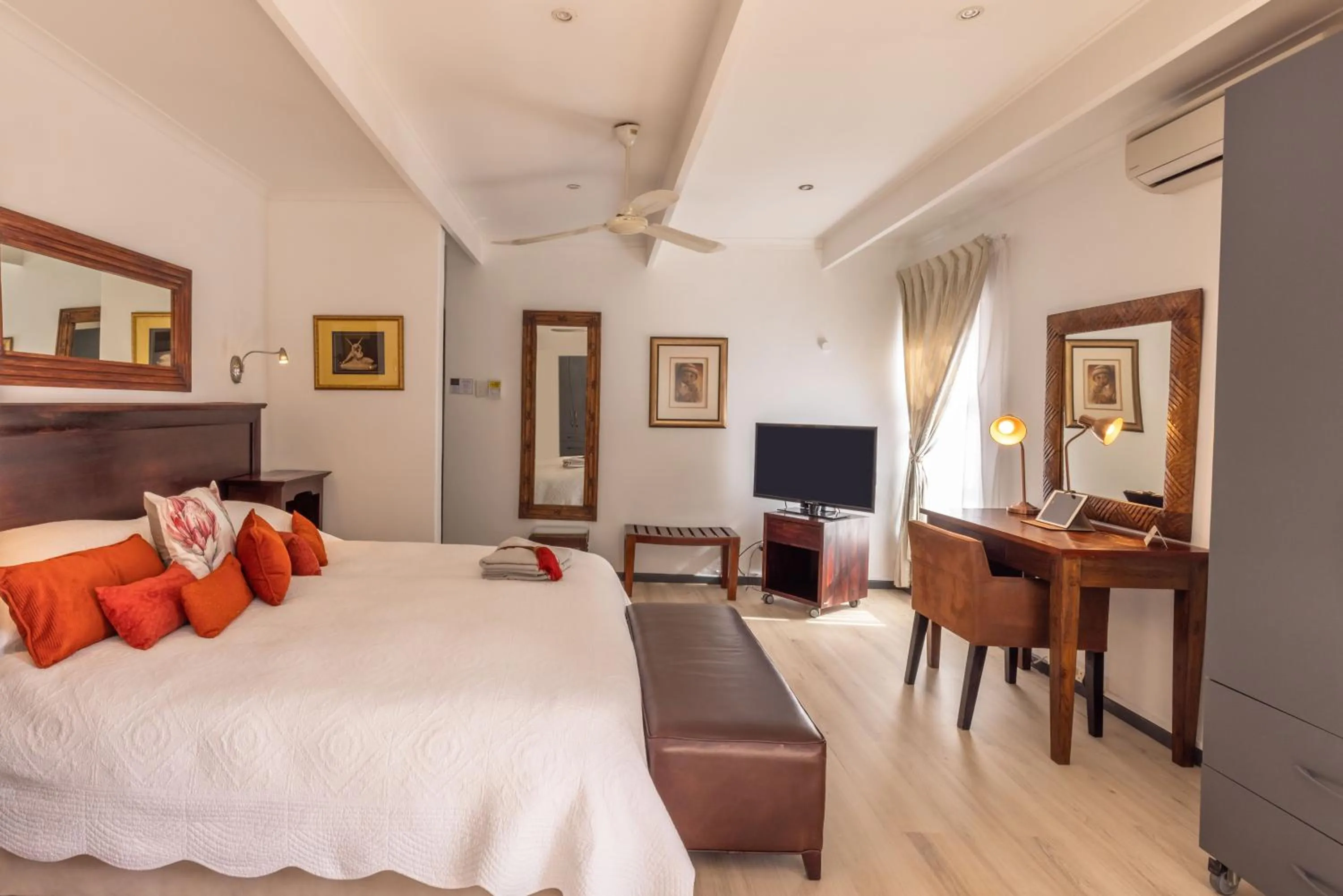 TV and multimedia, Bed in Cape Pillars Boutique Hotel