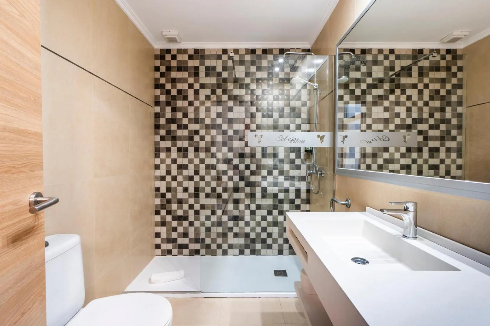 Shower in Apartamentos Cel Blau