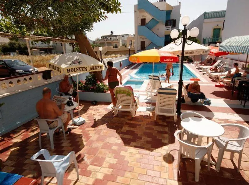 Swimming pool in Eleni Apartments