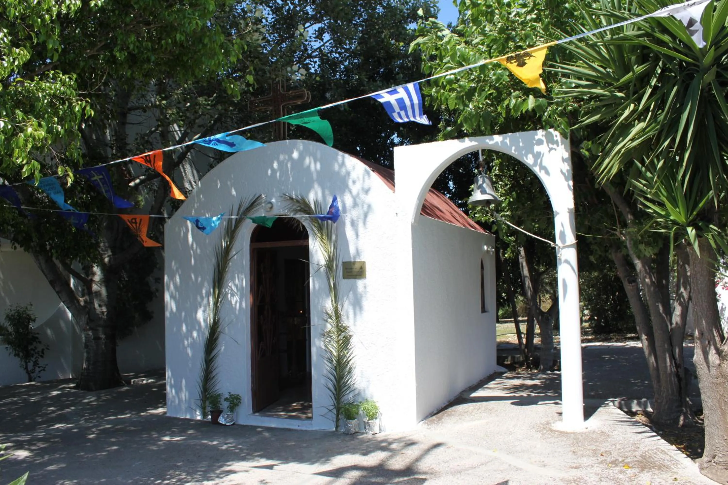 Facade/entrance in Vallian Village Hotel