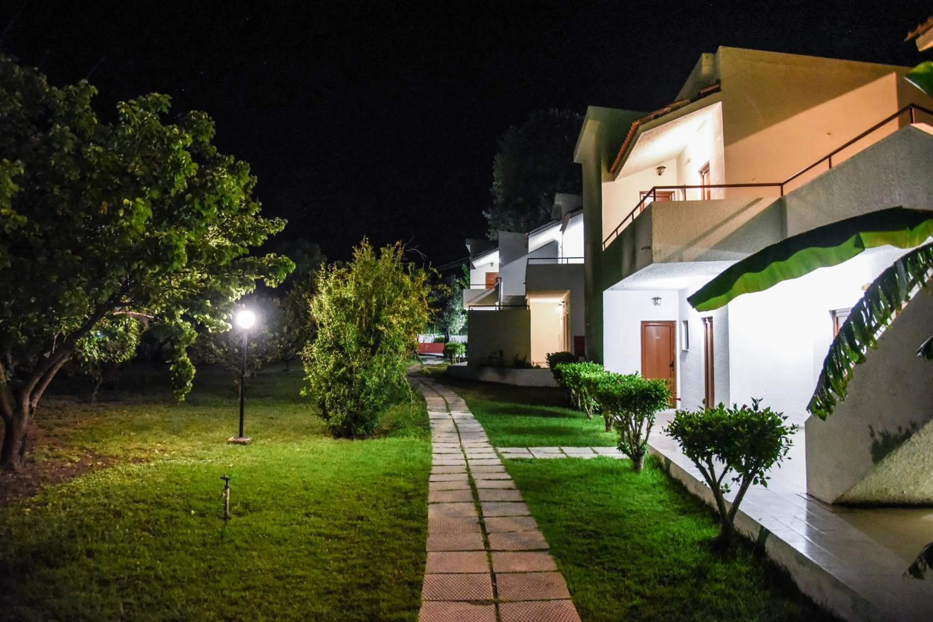 Garden in Vallian Village Hotel