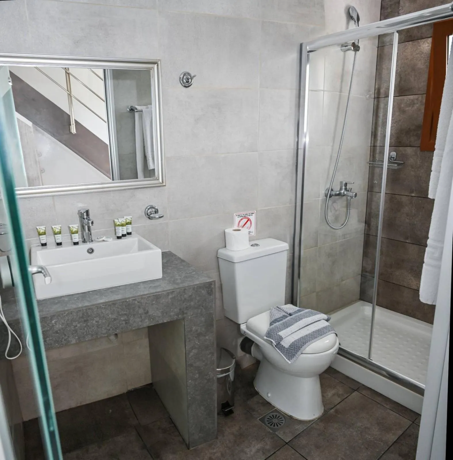 Vallian Village Hotel