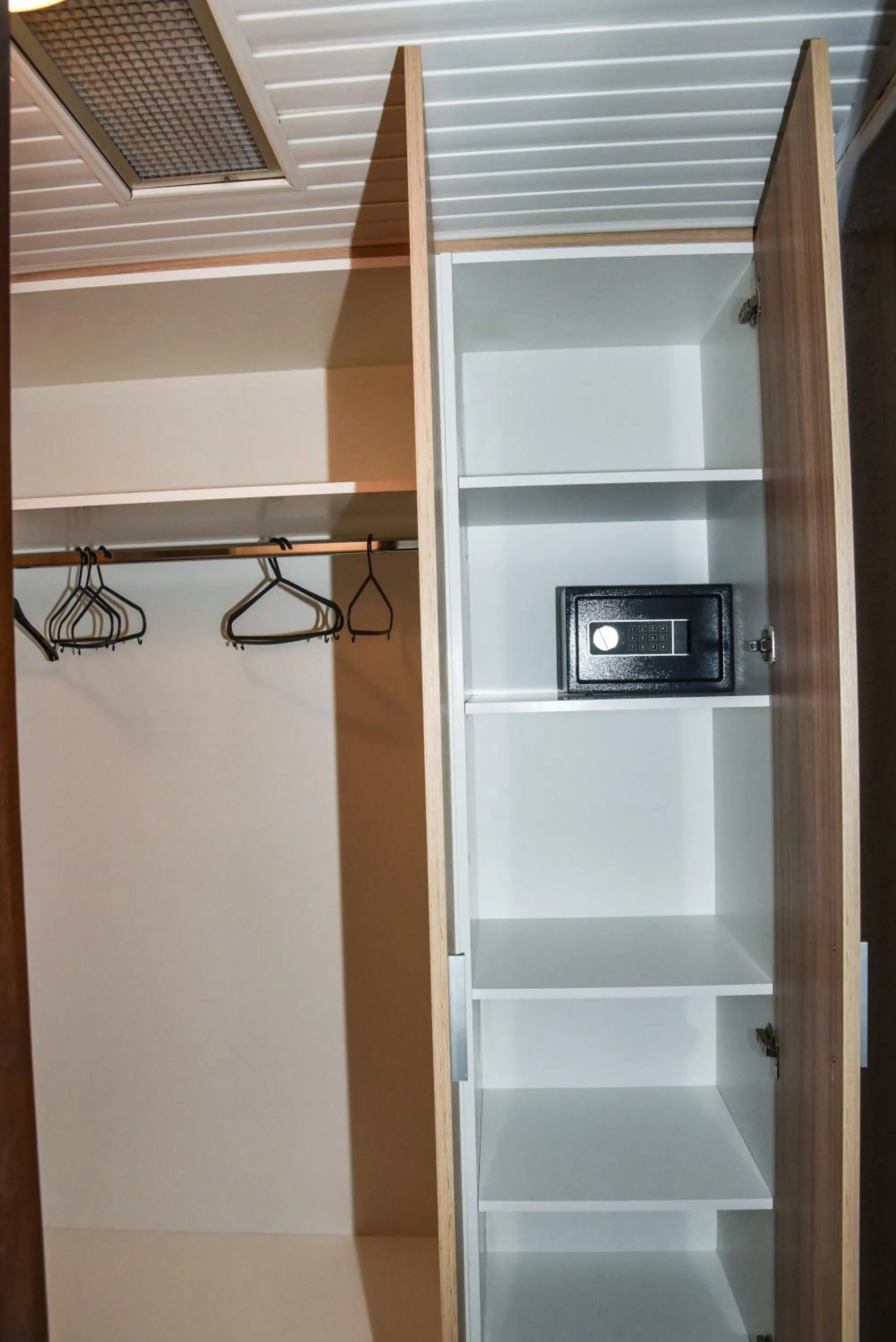 Bedroom in Vallian Village Hotel