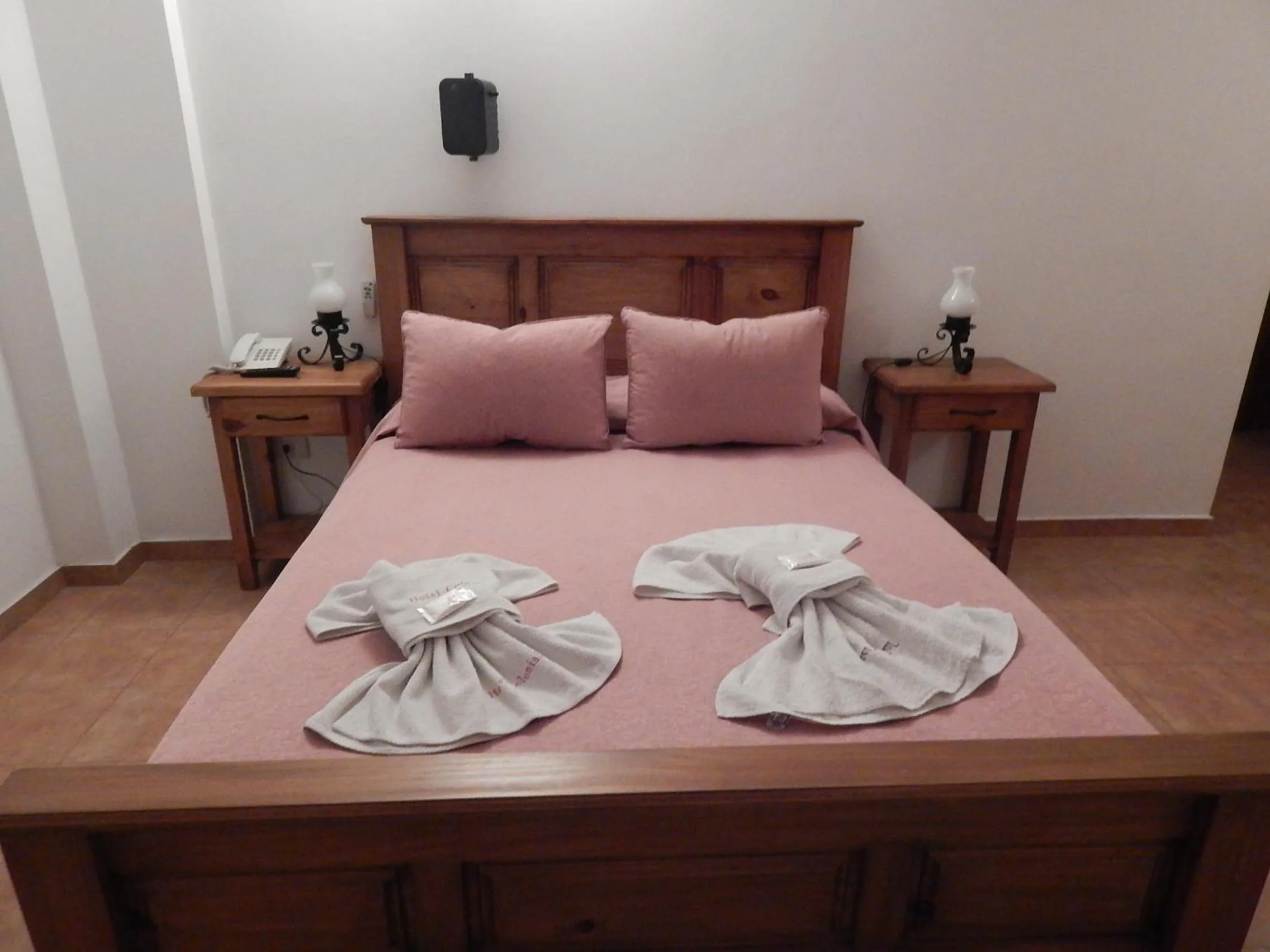 Photo of the whole room, Bed in Hotel Colonial