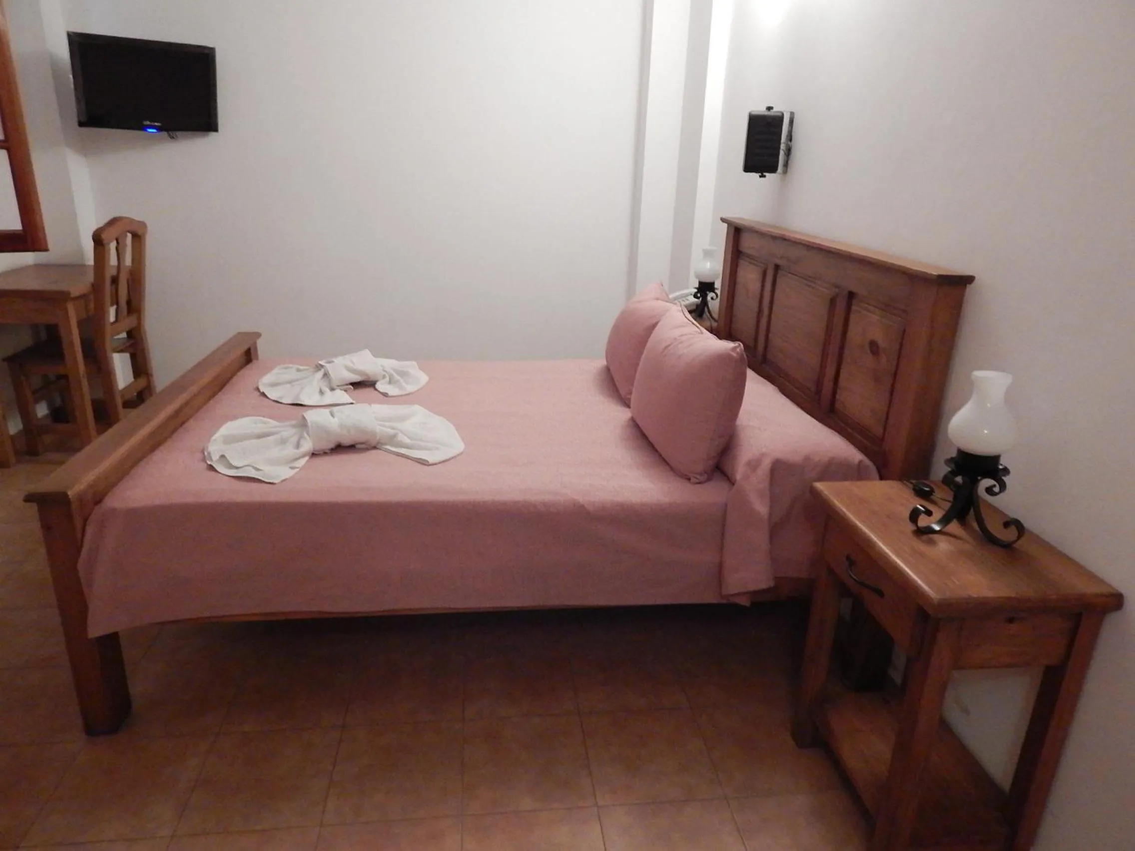 Photo of the whole room, Bed in Hotel Colonial