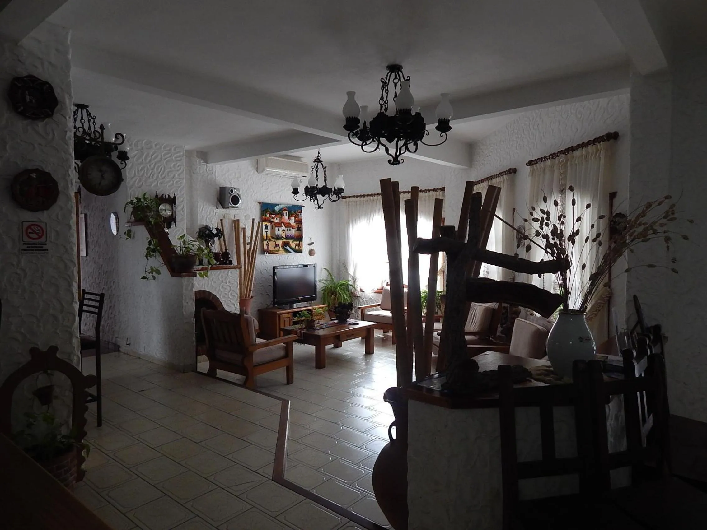 Communal lounge/ TV room in Hotel Colonial