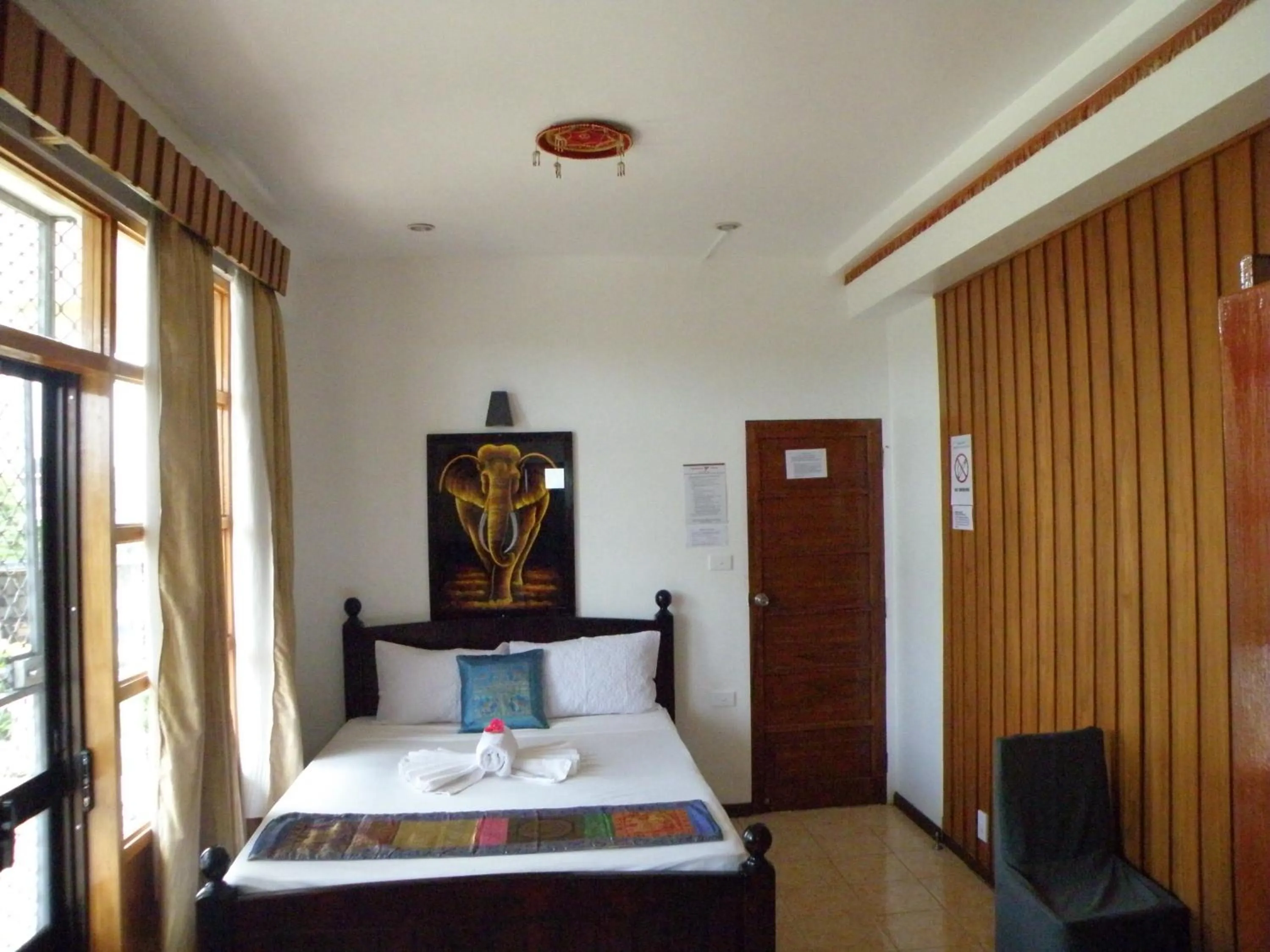 Bed in Tagimoucia House Hotel