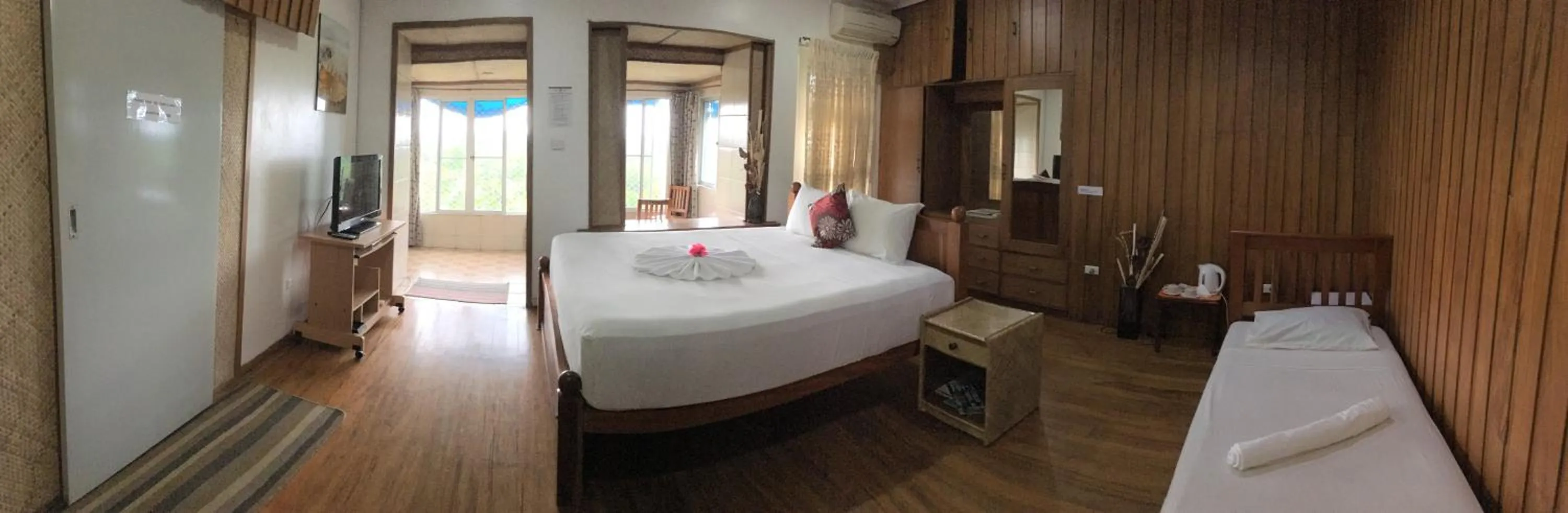 Bed in Tagimoucia House Hotel