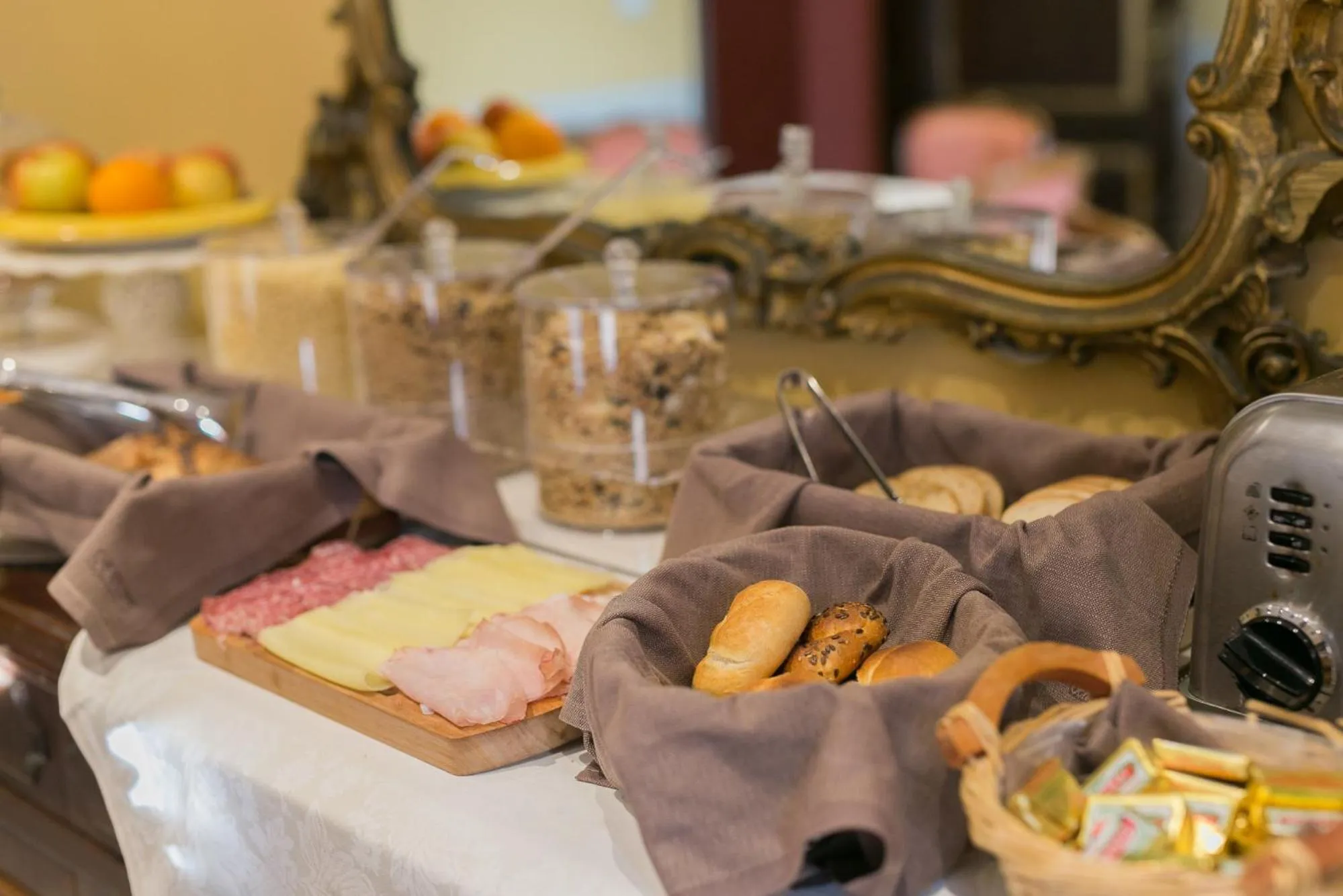 Continental breakfast in I Portici Hotel - Residenza D'Epoca