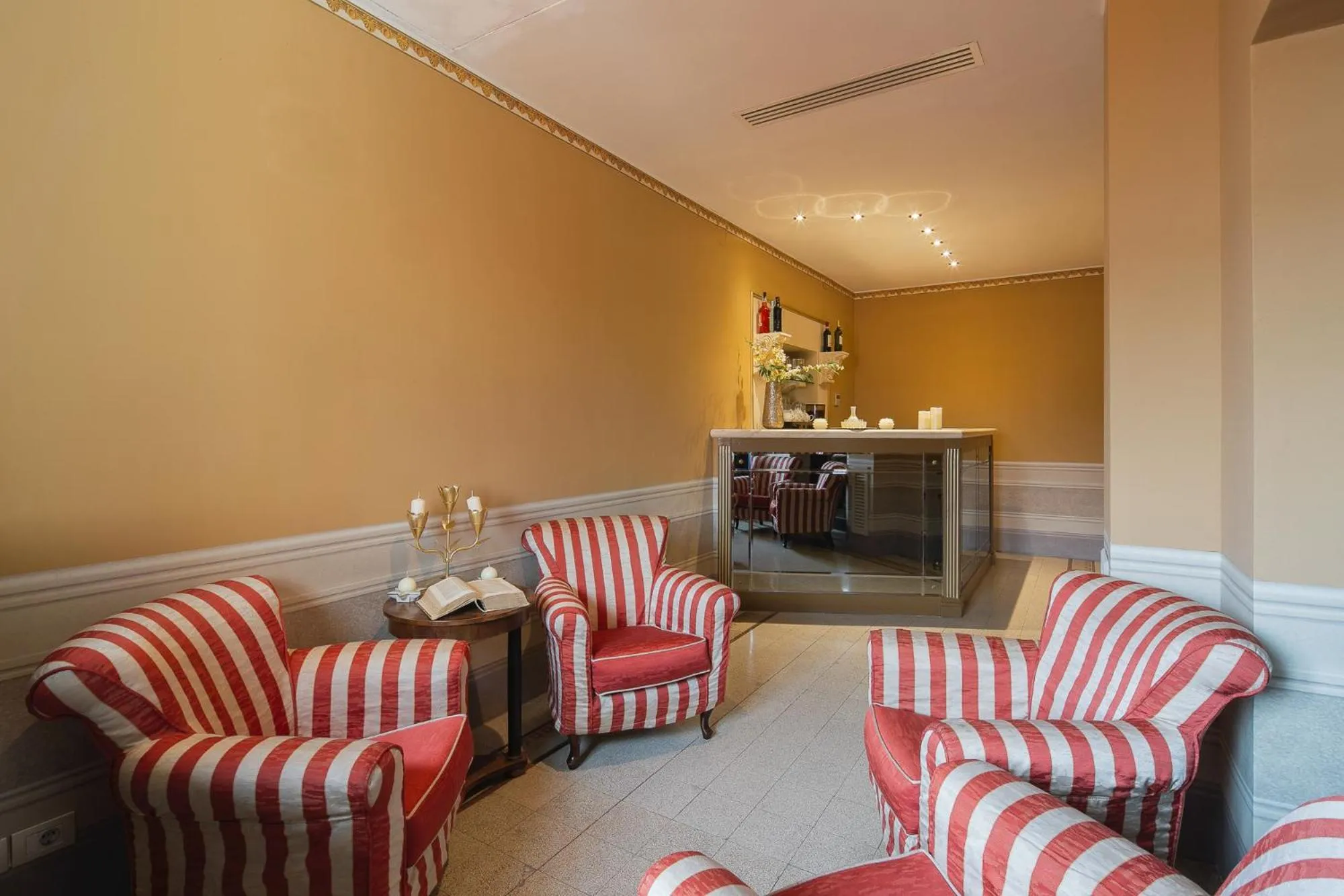 Lounge or bar in I Portici Hotel - Residenza D'Epoca