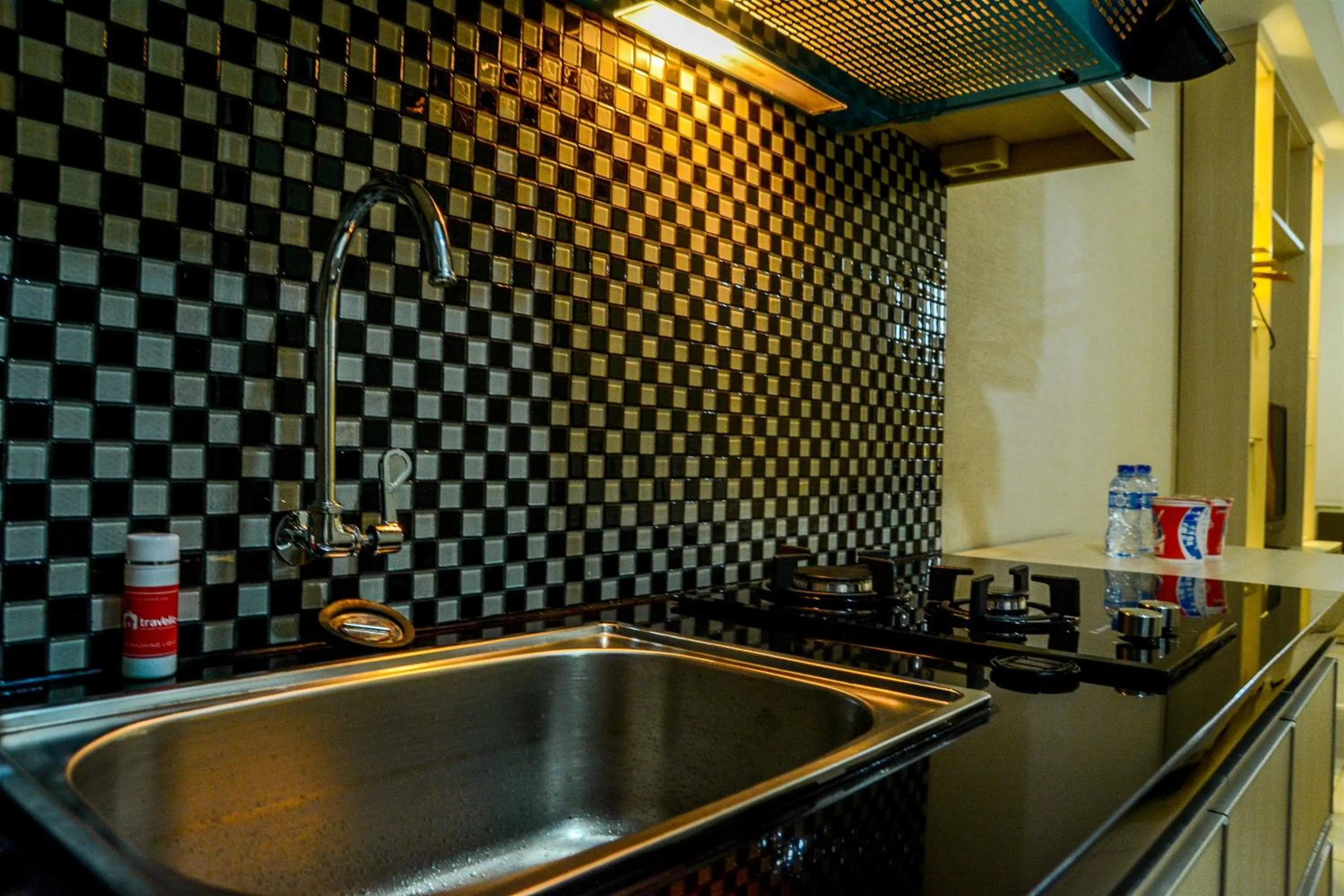 Kitchen or kitchenette in Modern Studio Room at Grand Serpong Apartment By Travelio