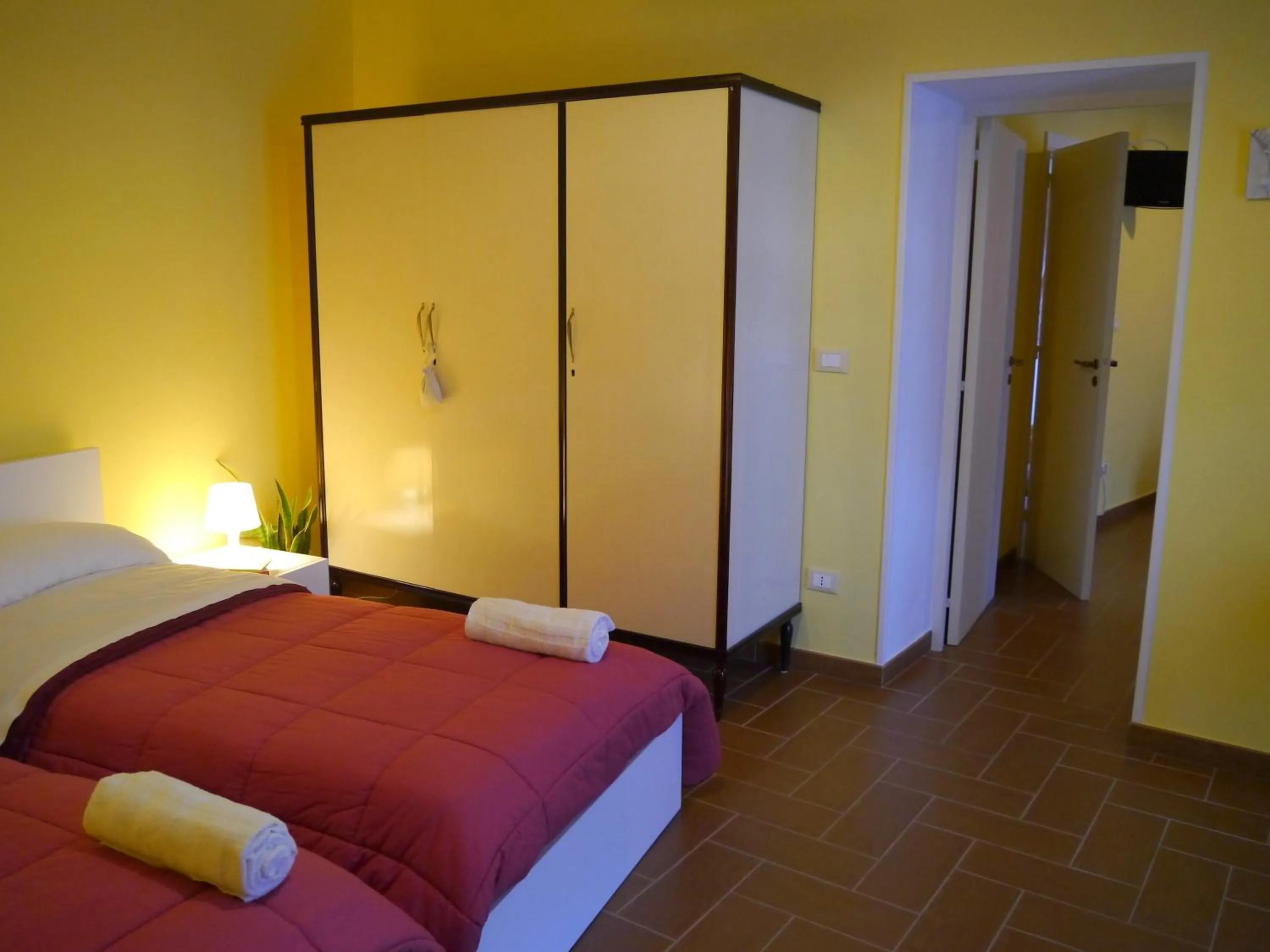 Photo of the whole room, Bed in B&B La Muraglia