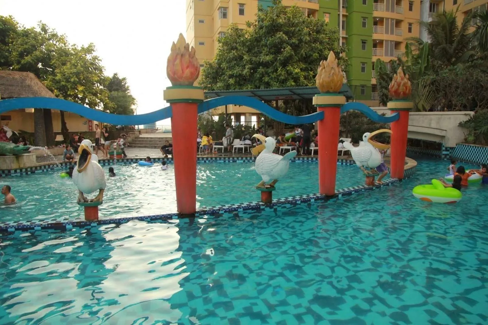 Swimming pool in Minimalist Studio Room at Grand Serpong Apartment By Travelio