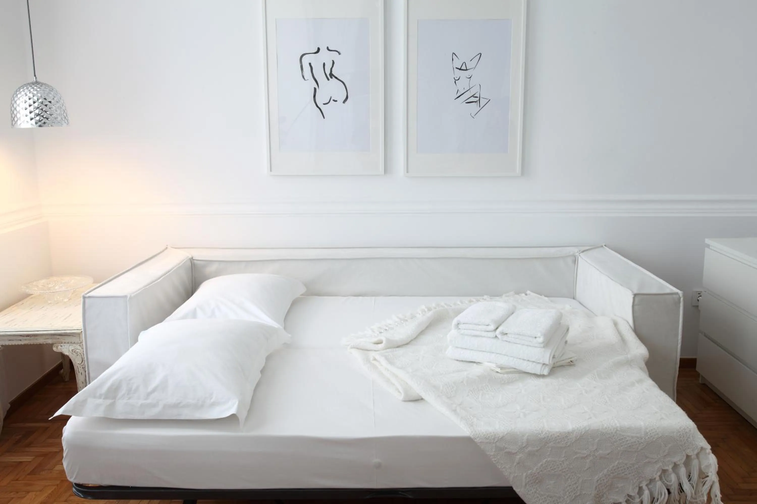 Bed in Live in Athens, THISEIO Historic House