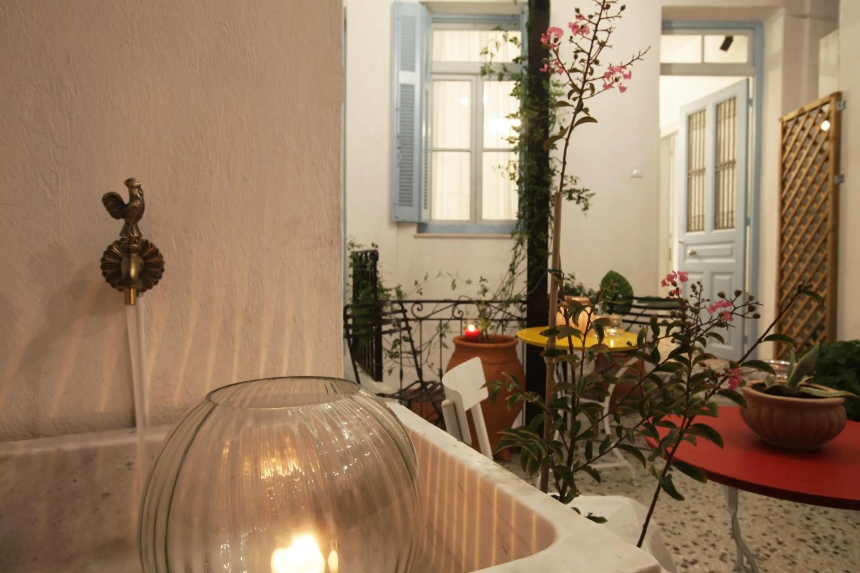 Balcony/Terrace in Live in Athens, THISEIO Historic House