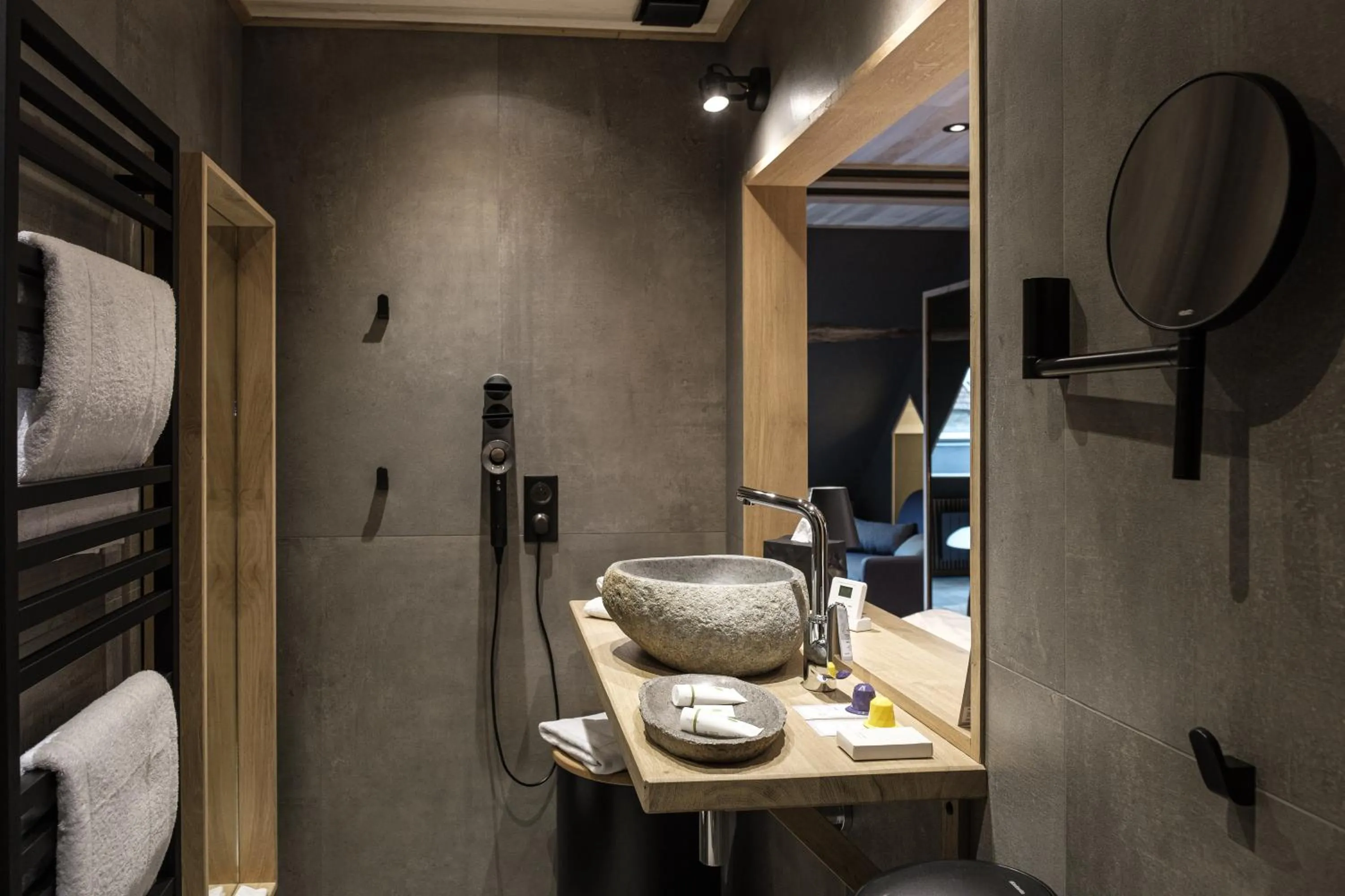 Bathroom in Le Domaine des Prés Verts Suites & Chambres avec Jacuzzi Privatif