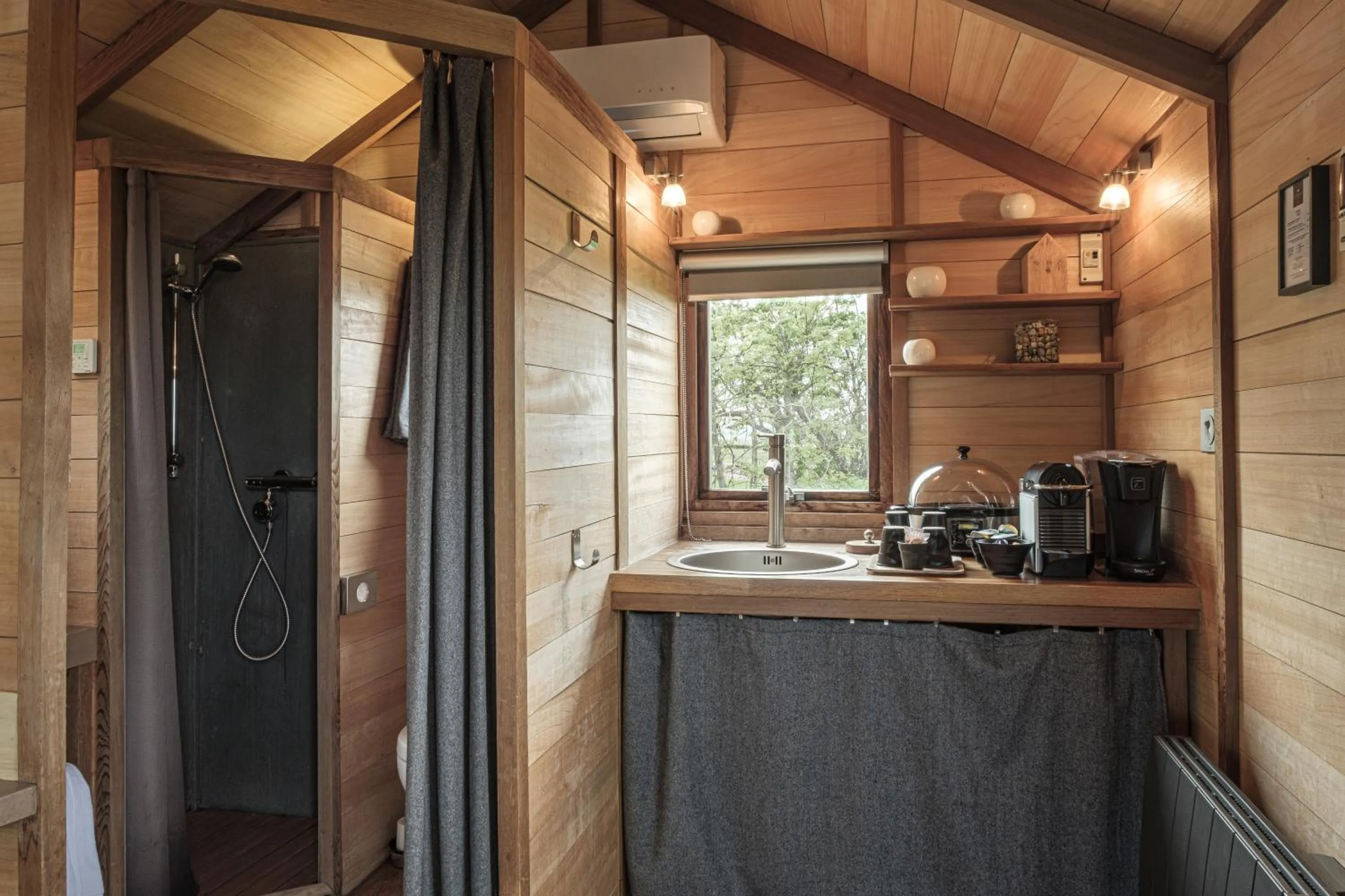 Bathroom in Le Domaine des Prés Verts Suites & Chambres avec Jacuzzi Privatif
